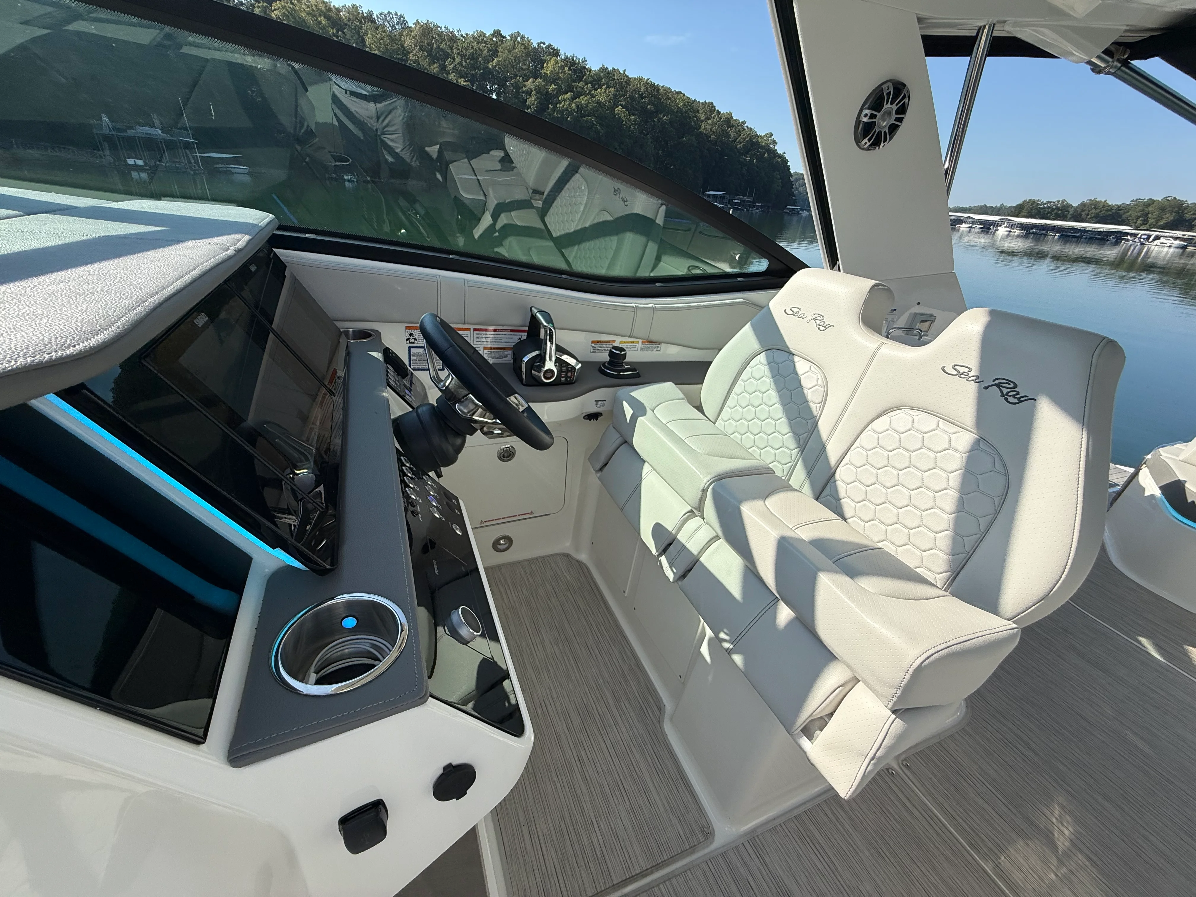 2024 Sea Ray 320 SUNDANCER Image Thumbnail #45