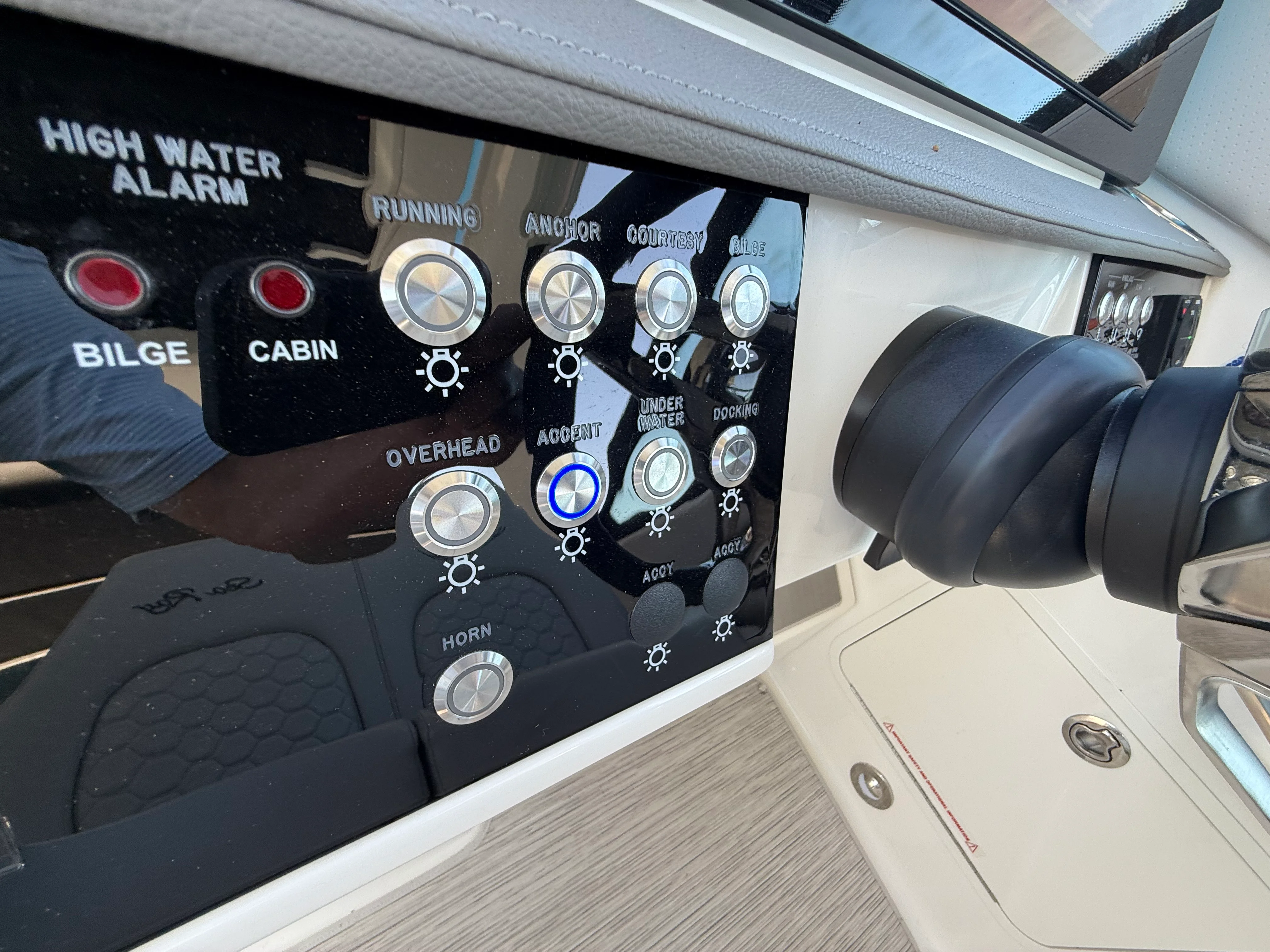 2024 Sea Ray 320 SUNDANCER Image Thumbnail #52