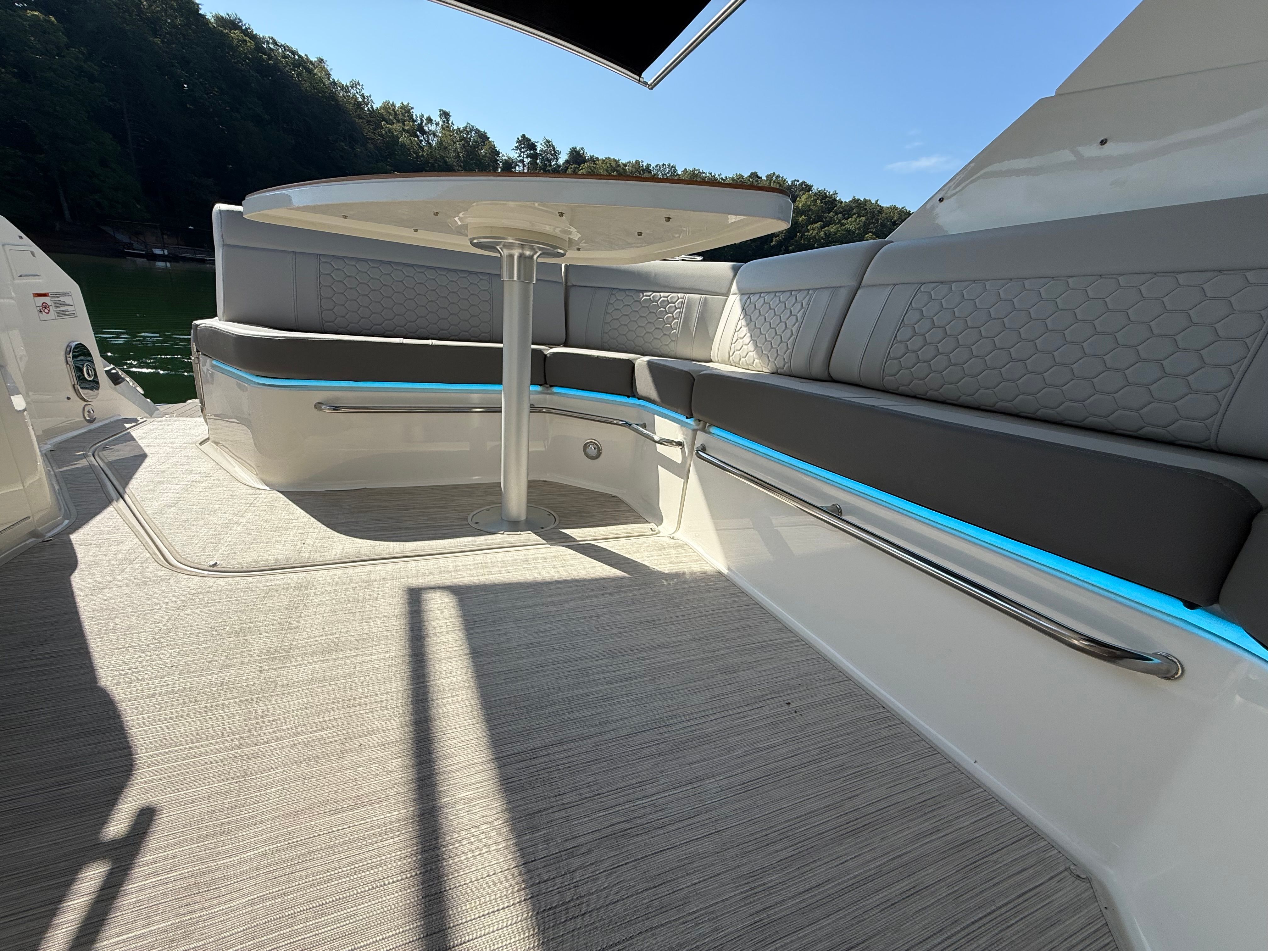 2024 Sea Ray 320 SUNDANCER Image Thumbnail #39