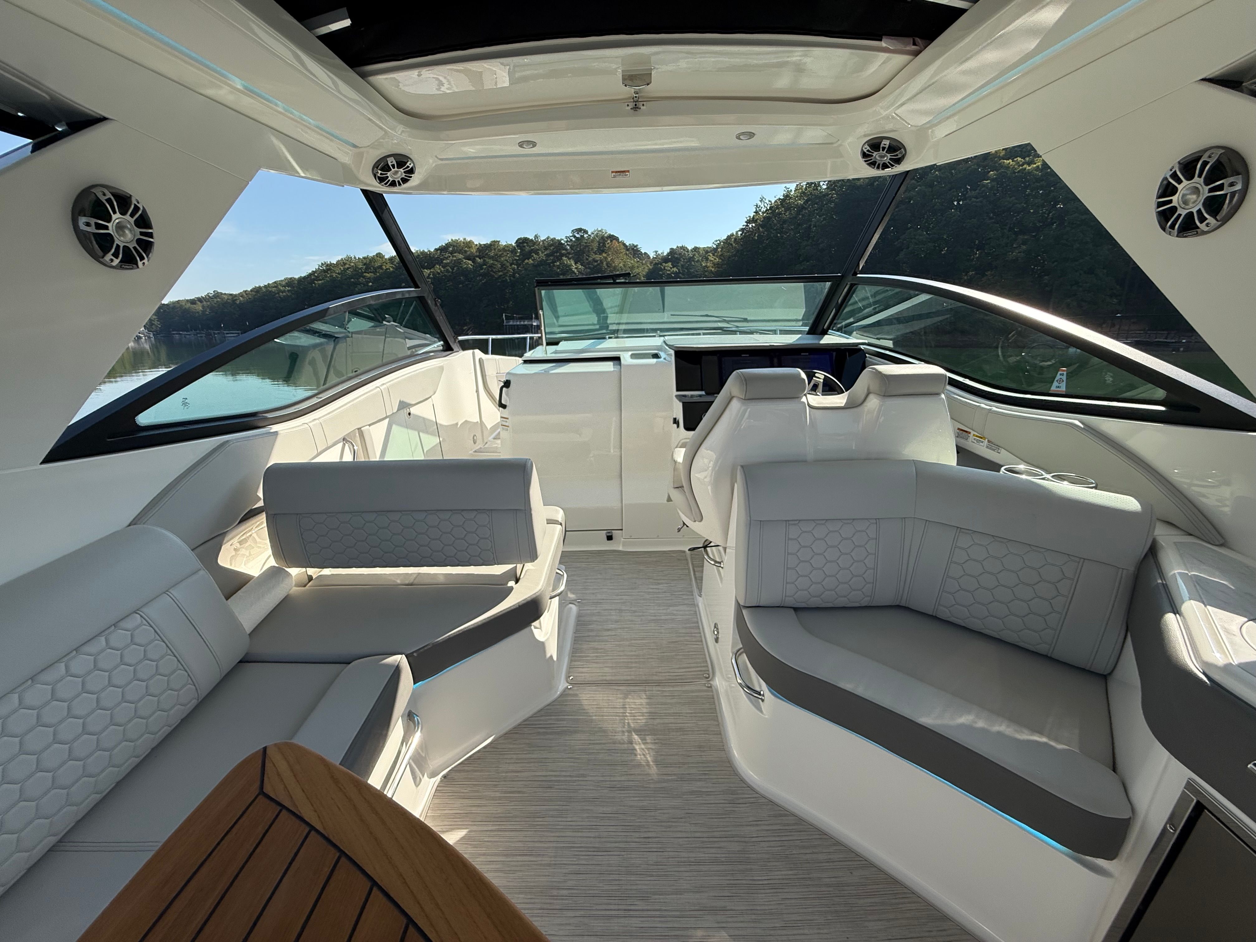 2024 Sea Ray 320 SUNDANCER Image Thumbnail #35