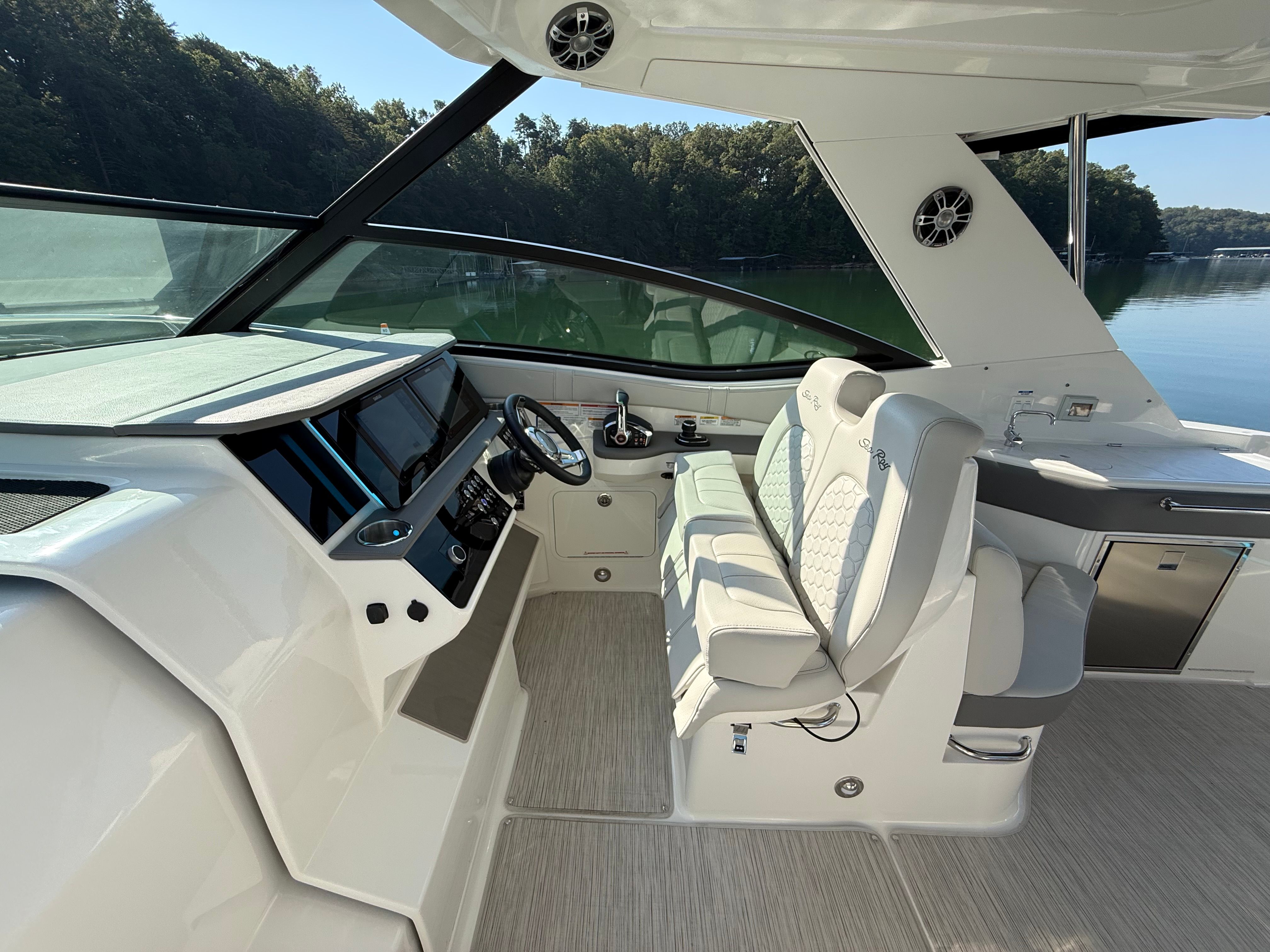 2024 Sea Ray 320 SUNDANCER Image Thumbnail #44