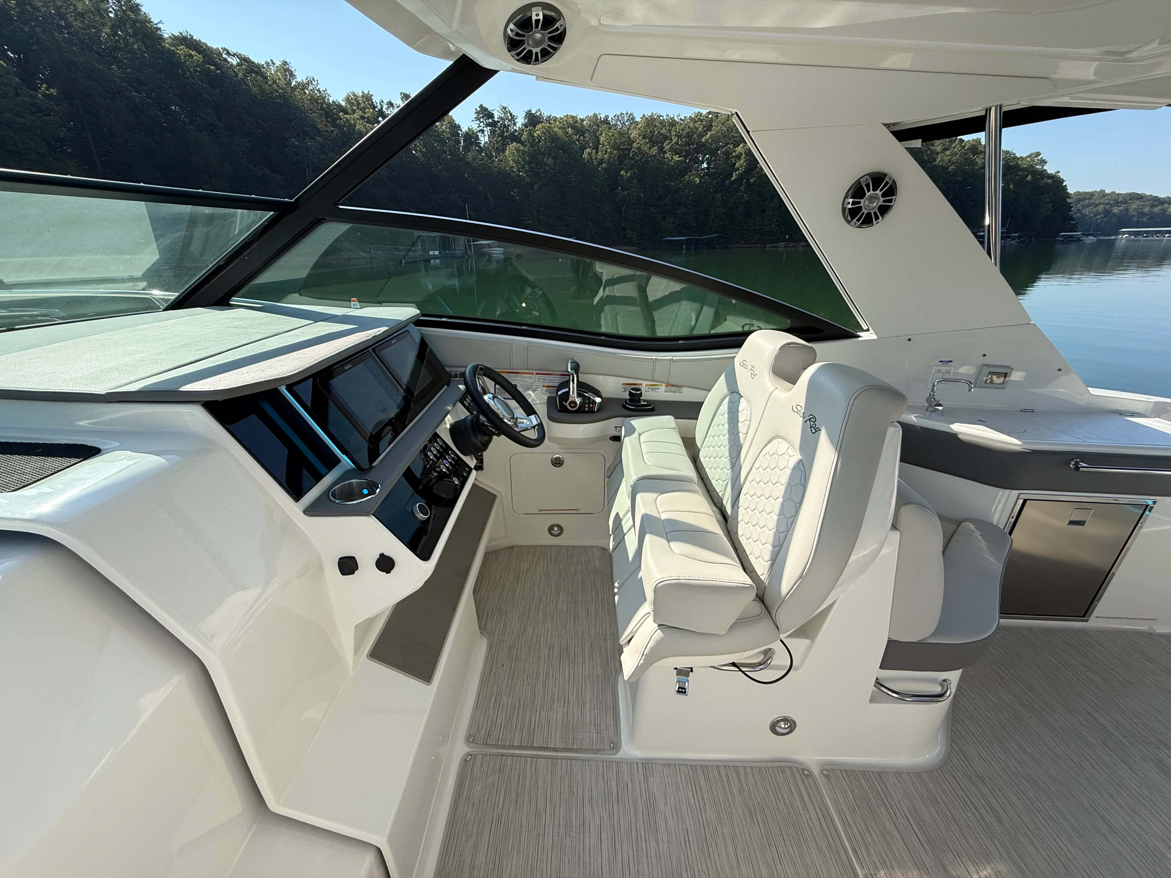 2024 Sea Ray 320 SUNDANCER Image Thumbnail #44