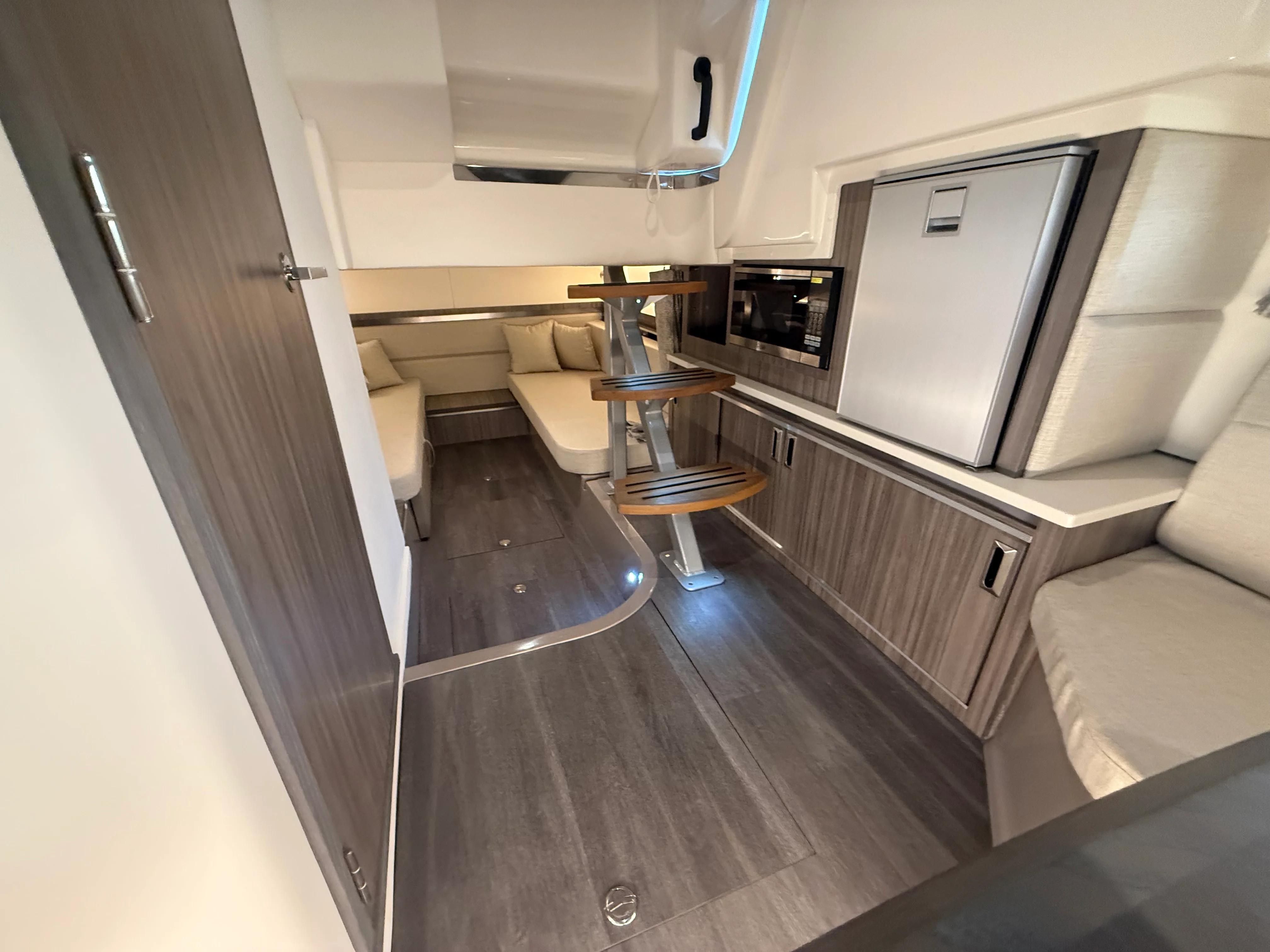 2024 Sea Ray 320 SUNDANCER Image Thumbnail #66