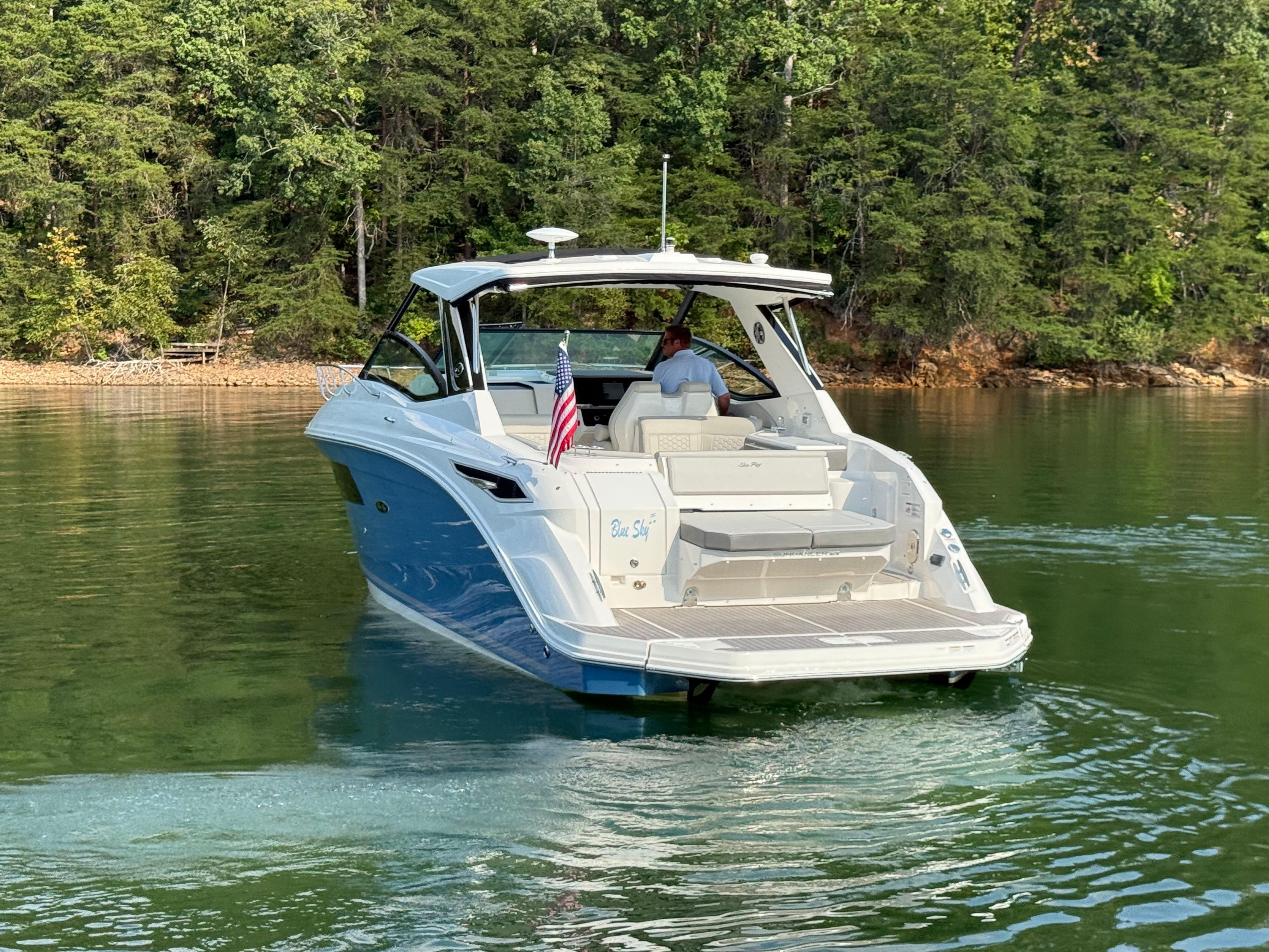 2024 Sea Ray 320 SUNDANCER Image Thumbnail #9