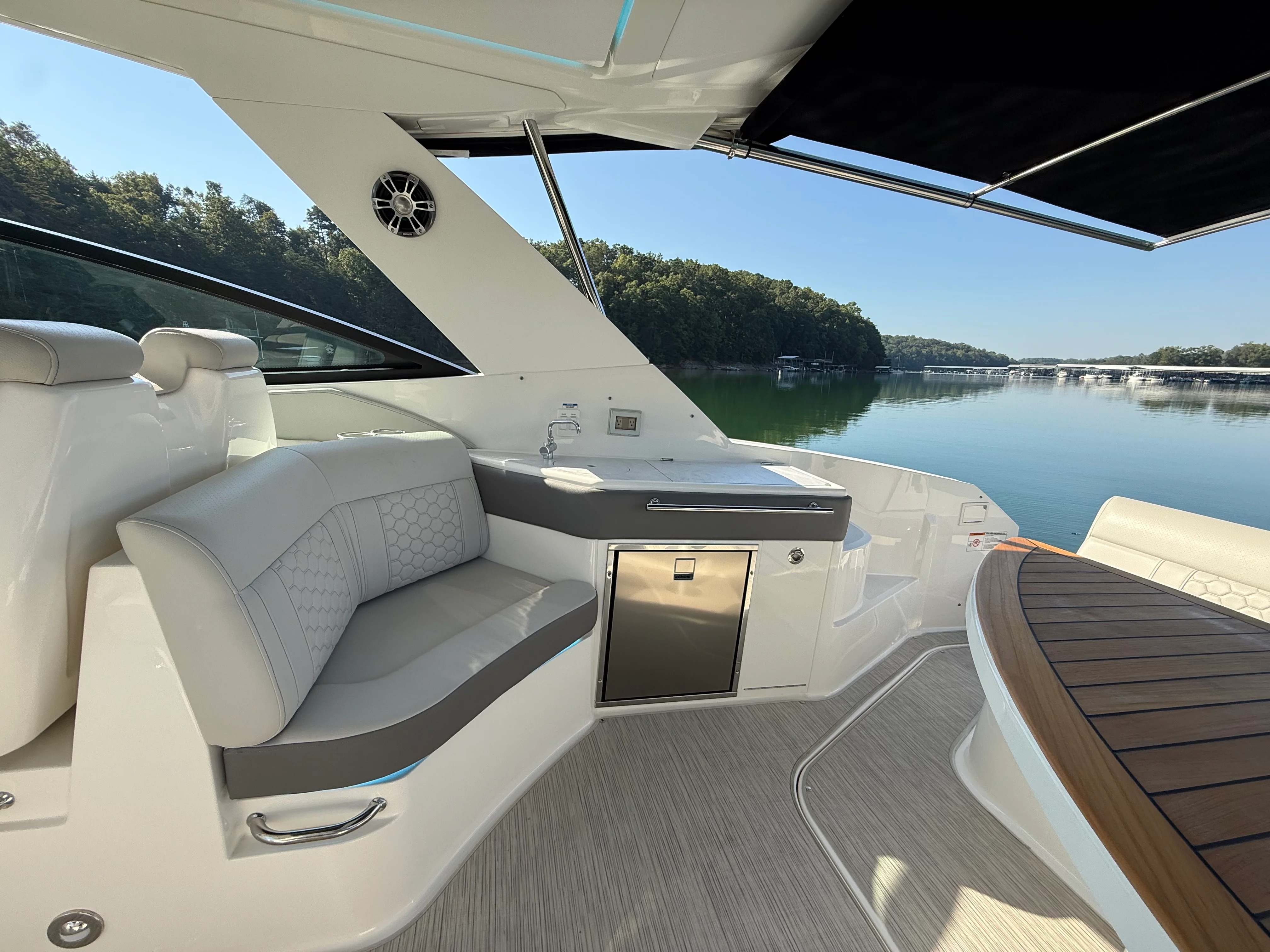 2024 Sea Ray 320 SUNDANCER Image Thumbnail #28