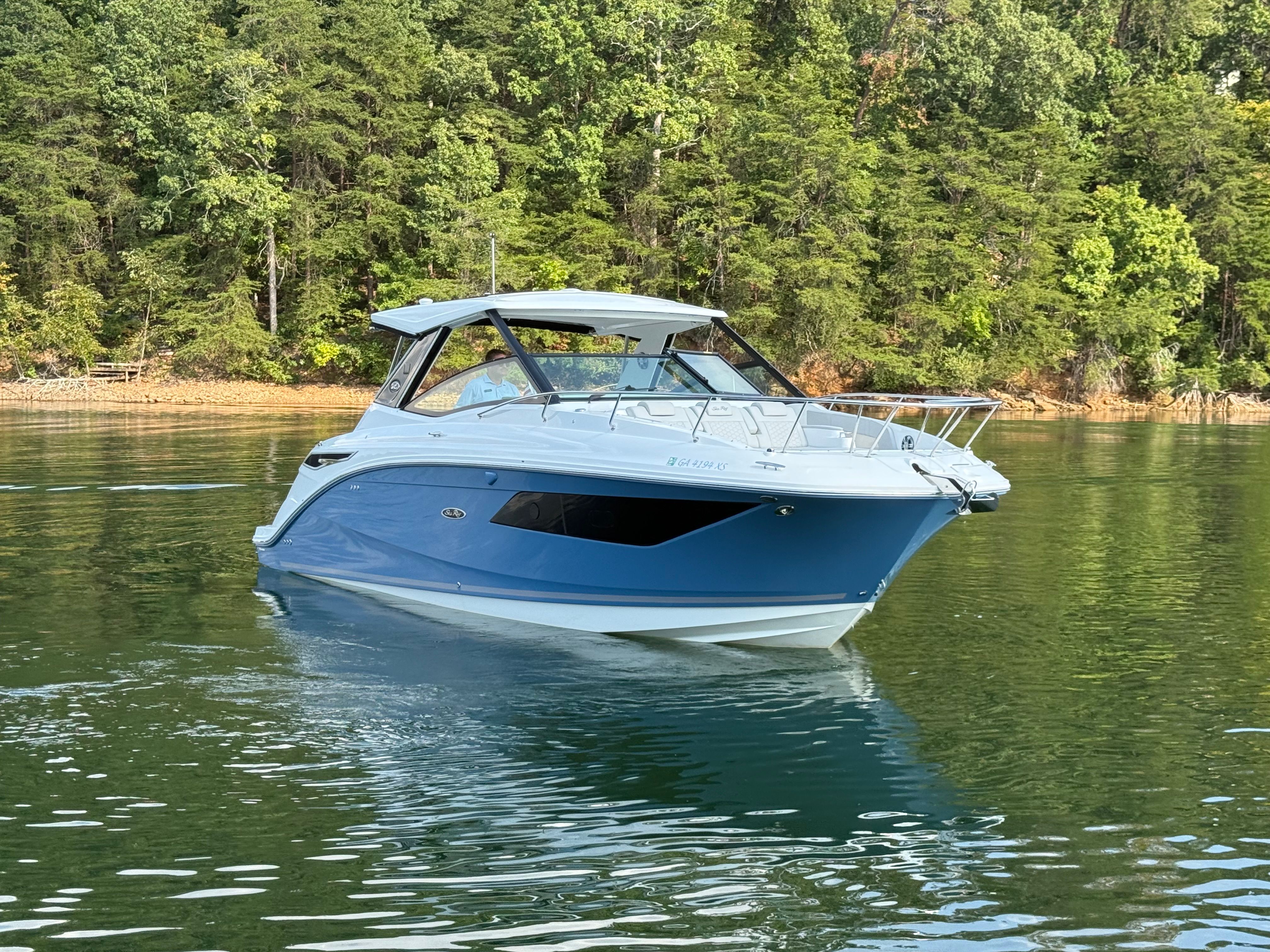 2024 Sea Ray 320 SUNDANCER Image Thumbnail #3