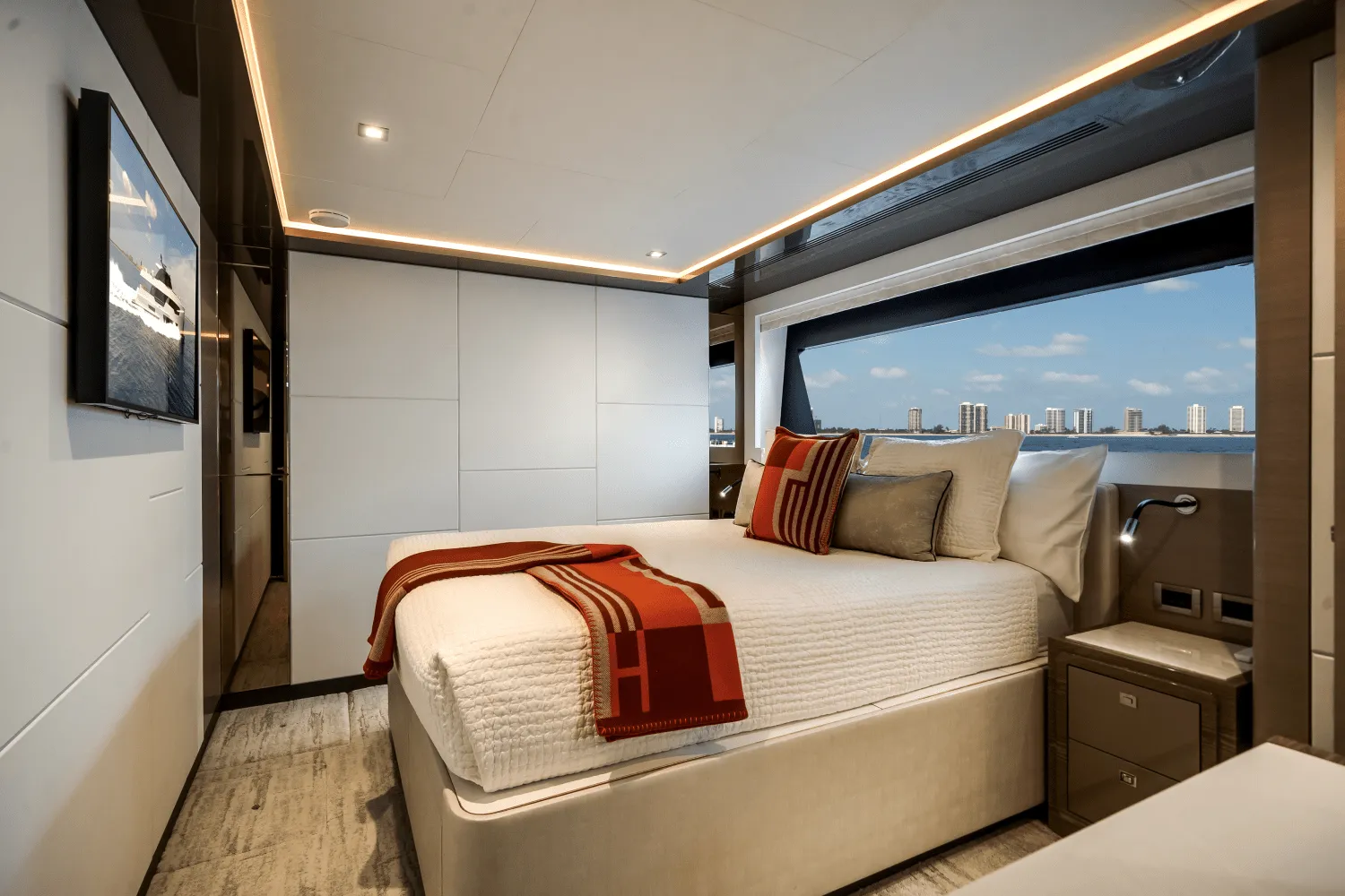 2022 Ocean Alexander 30R Image Thumbnail #9
