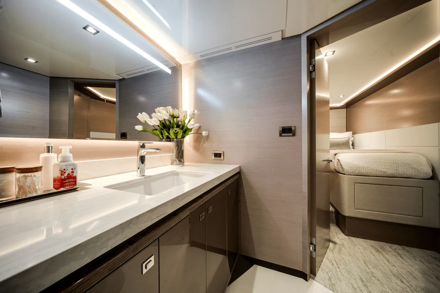 2022 Ocean Alexander 30R Image Thumbnail #26