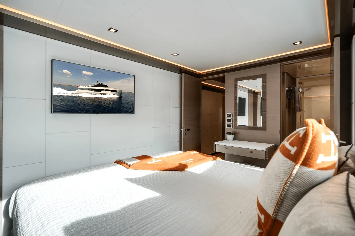 2022 Ocean Alexander 30R Image Thumbnail #19