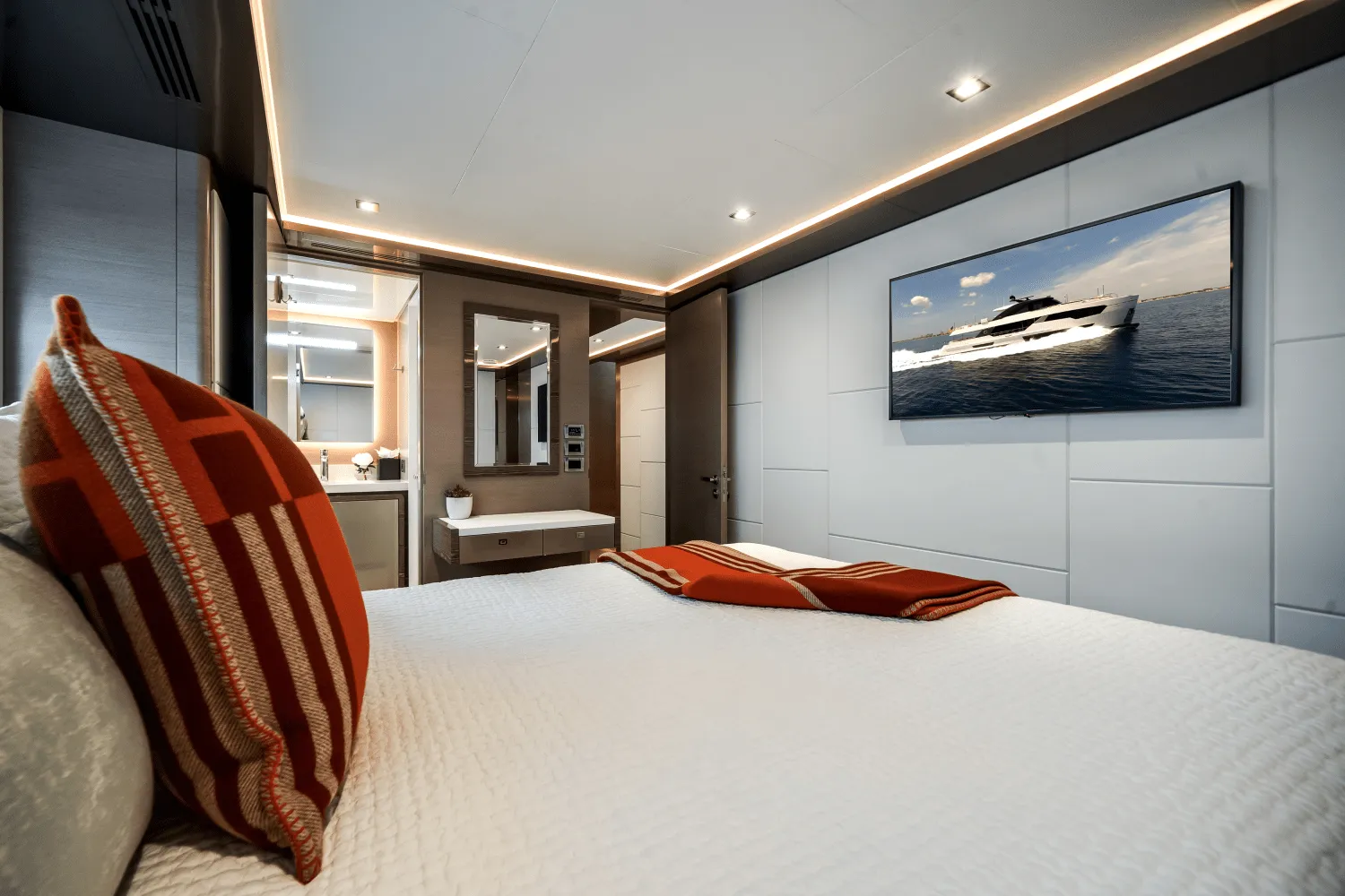 2022 Ocean Alexander 30R Image Thumbnail #11