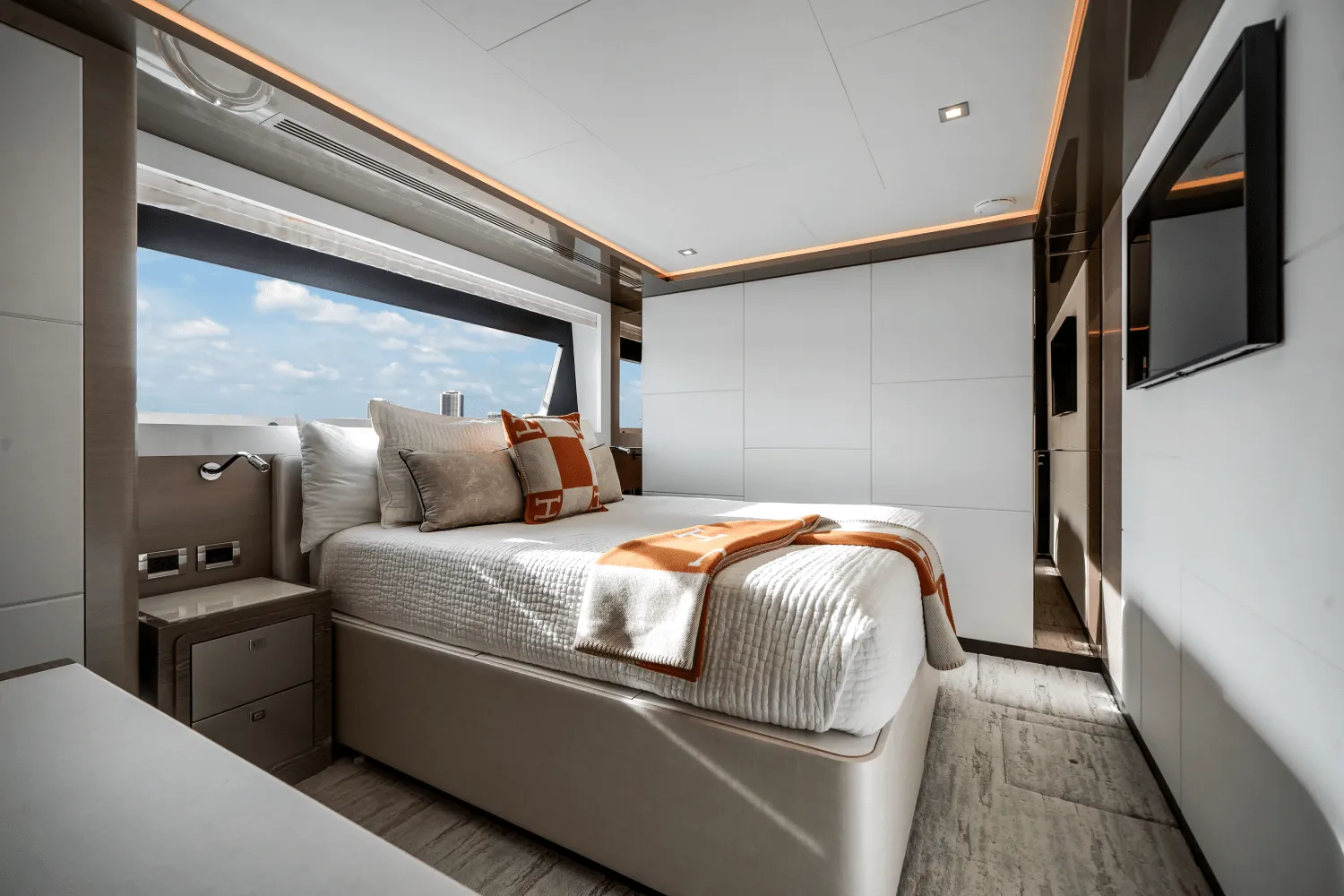 2022 Ocean Alexander 30R Image Thumbnail #17