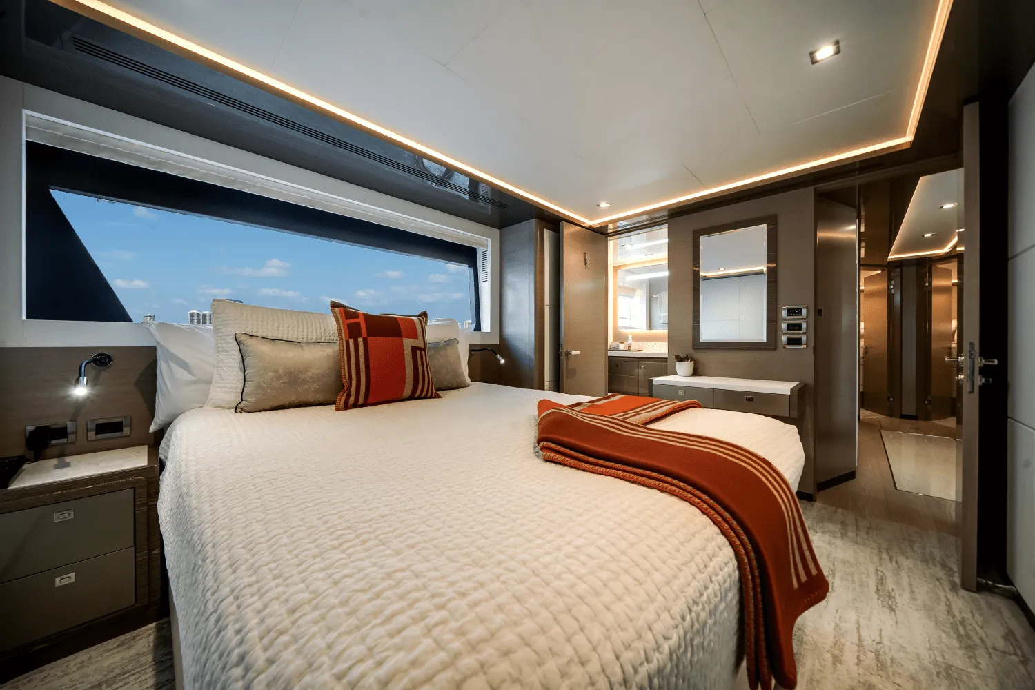 2022 Ocean Alexander 30R Image Thumbnail #10