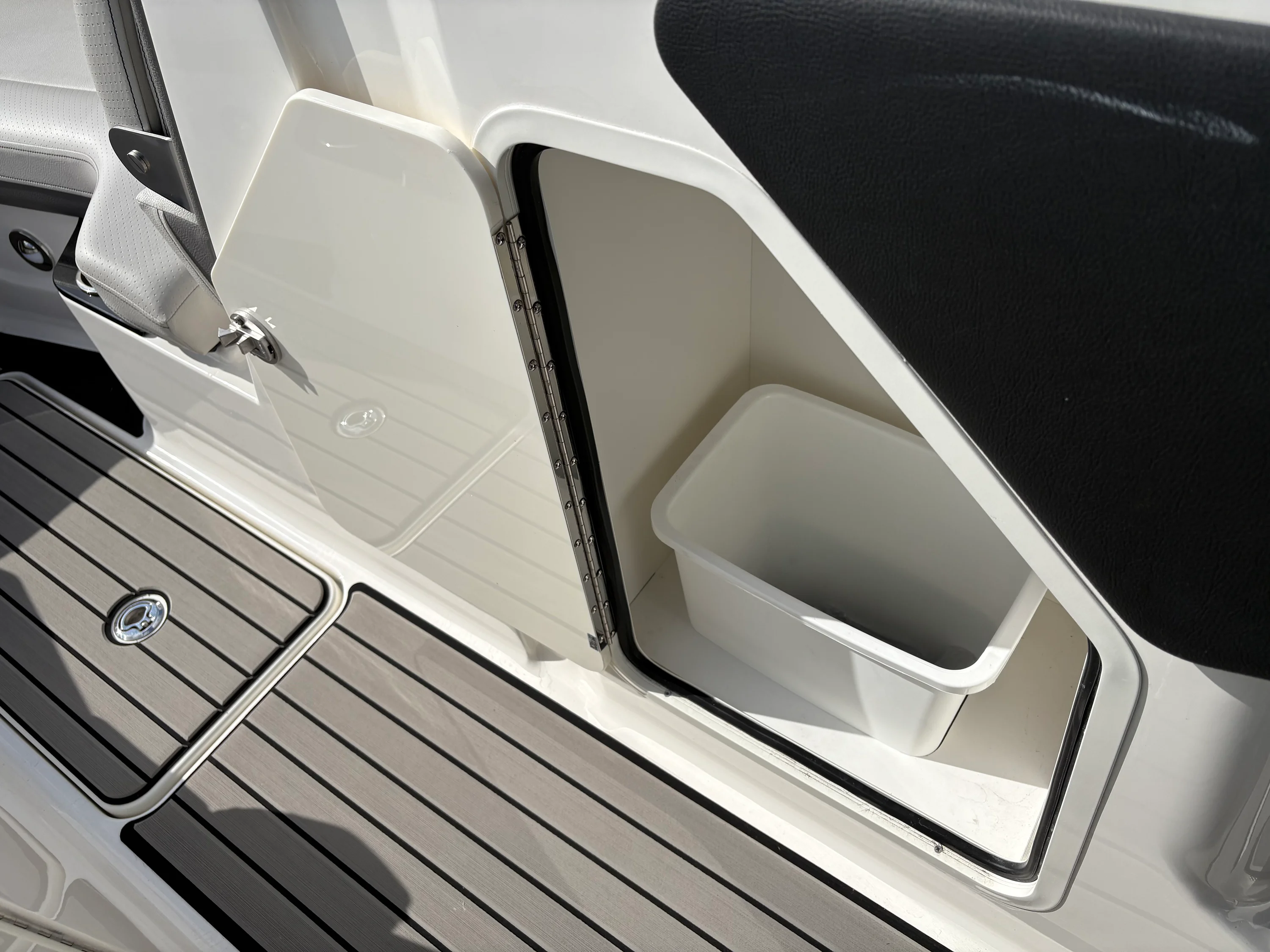 2026 Sea Ray SLX 280 Outboard Image Thumbnail #9