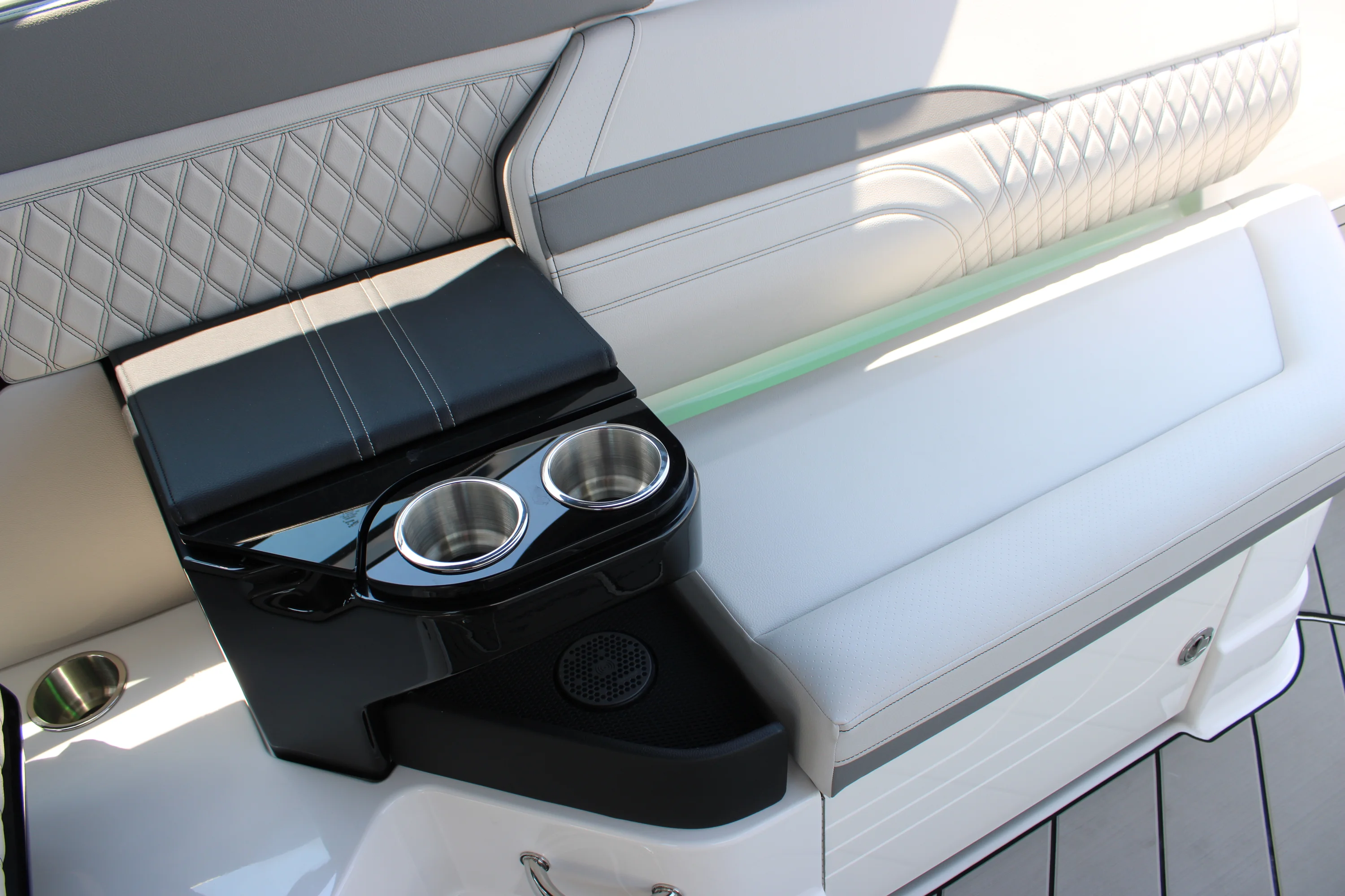 2026 Sea Ray SLX 280 Outboard Image Thumbnail #26