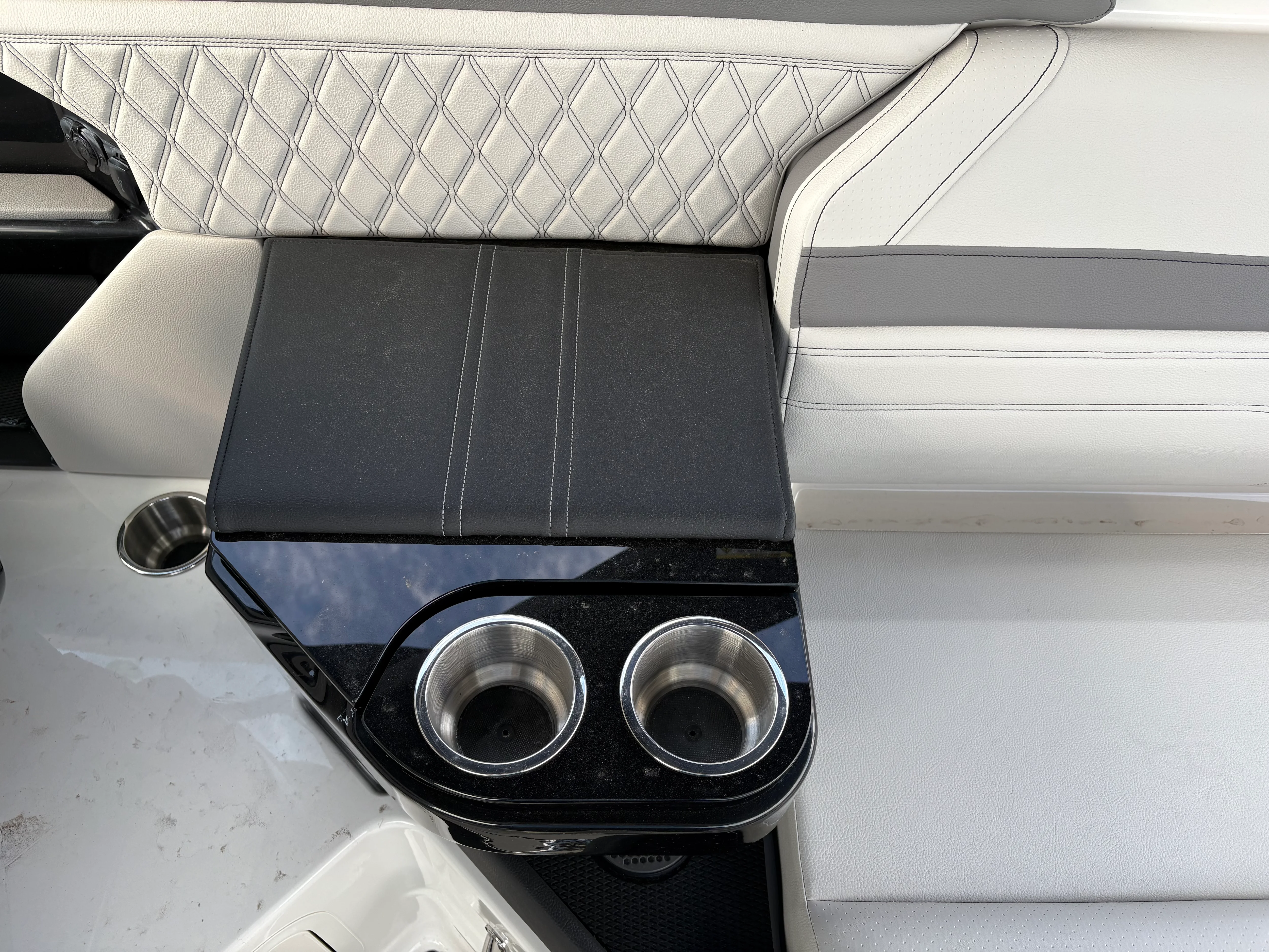 2026 Sea Ray SLX 280 Outboard Image Thumbnail #23