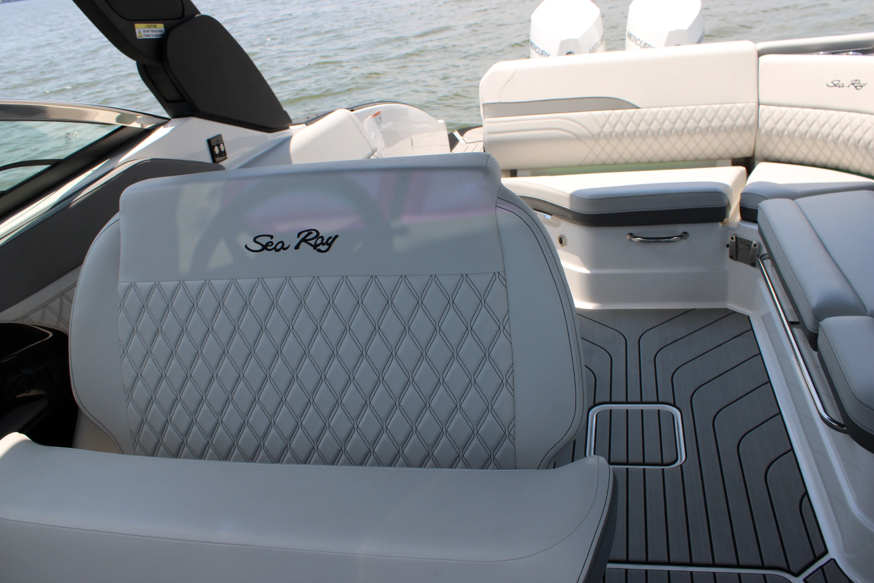 2026 Sea Ray SLX 280 Outboard Image Thumbnail #37