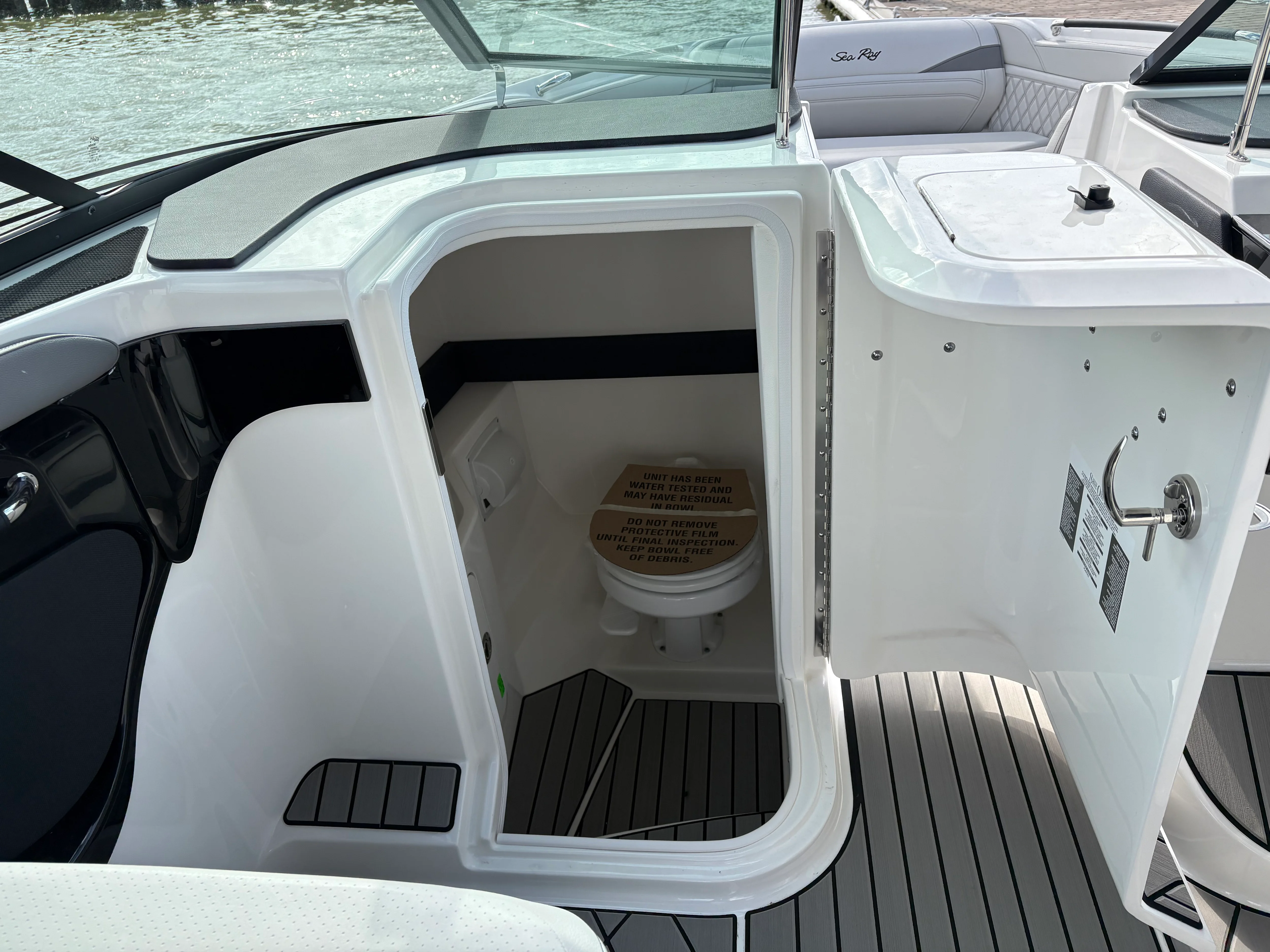 2026 Sea Ray SLX 280 Outboard Image Thumbnail #17