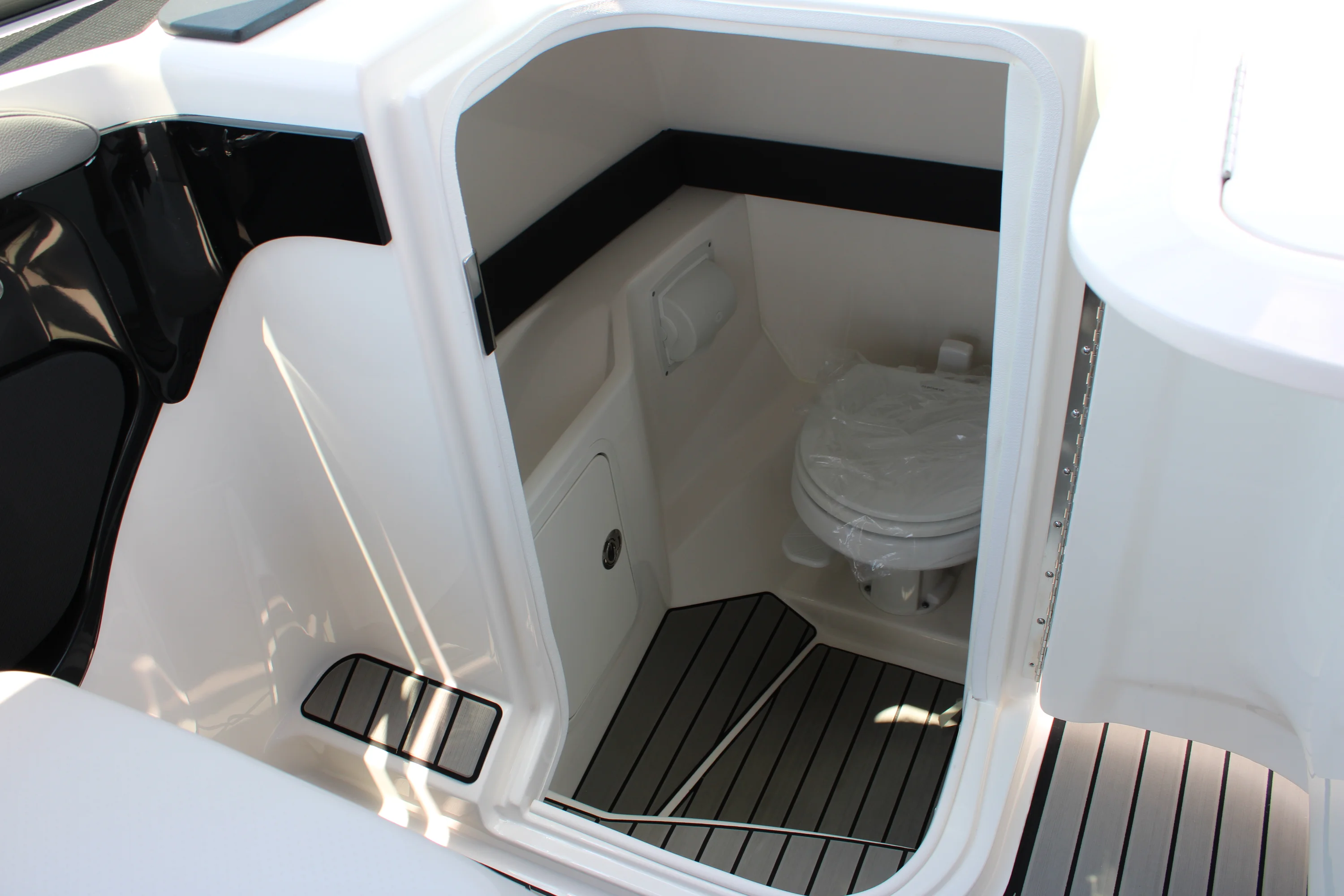 2026 Sea Ray SLX 280 Outboard Image Thumbnail #41