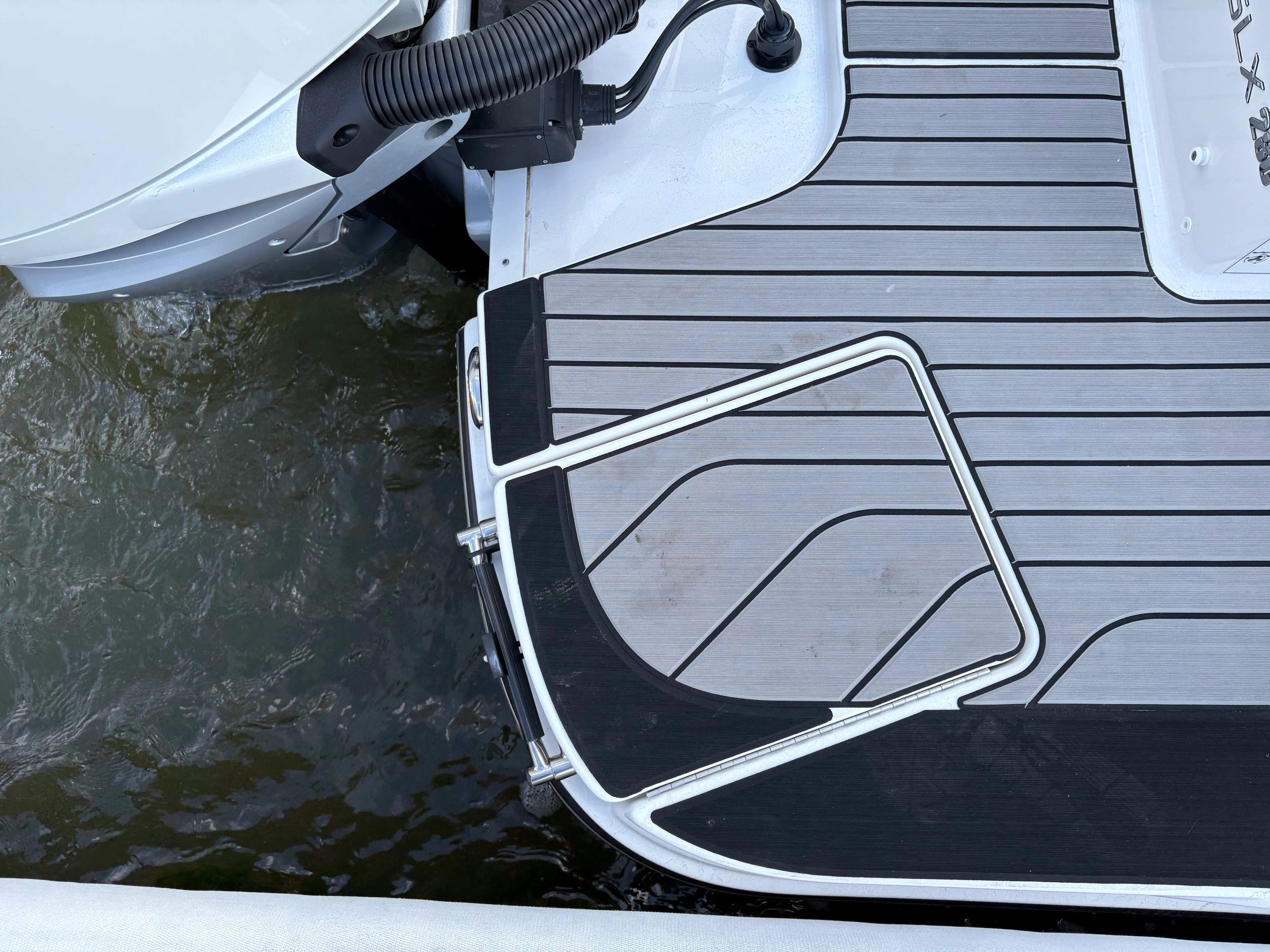 2026 Sea Ray SLX 280 Outboard Image Thumbnail #30