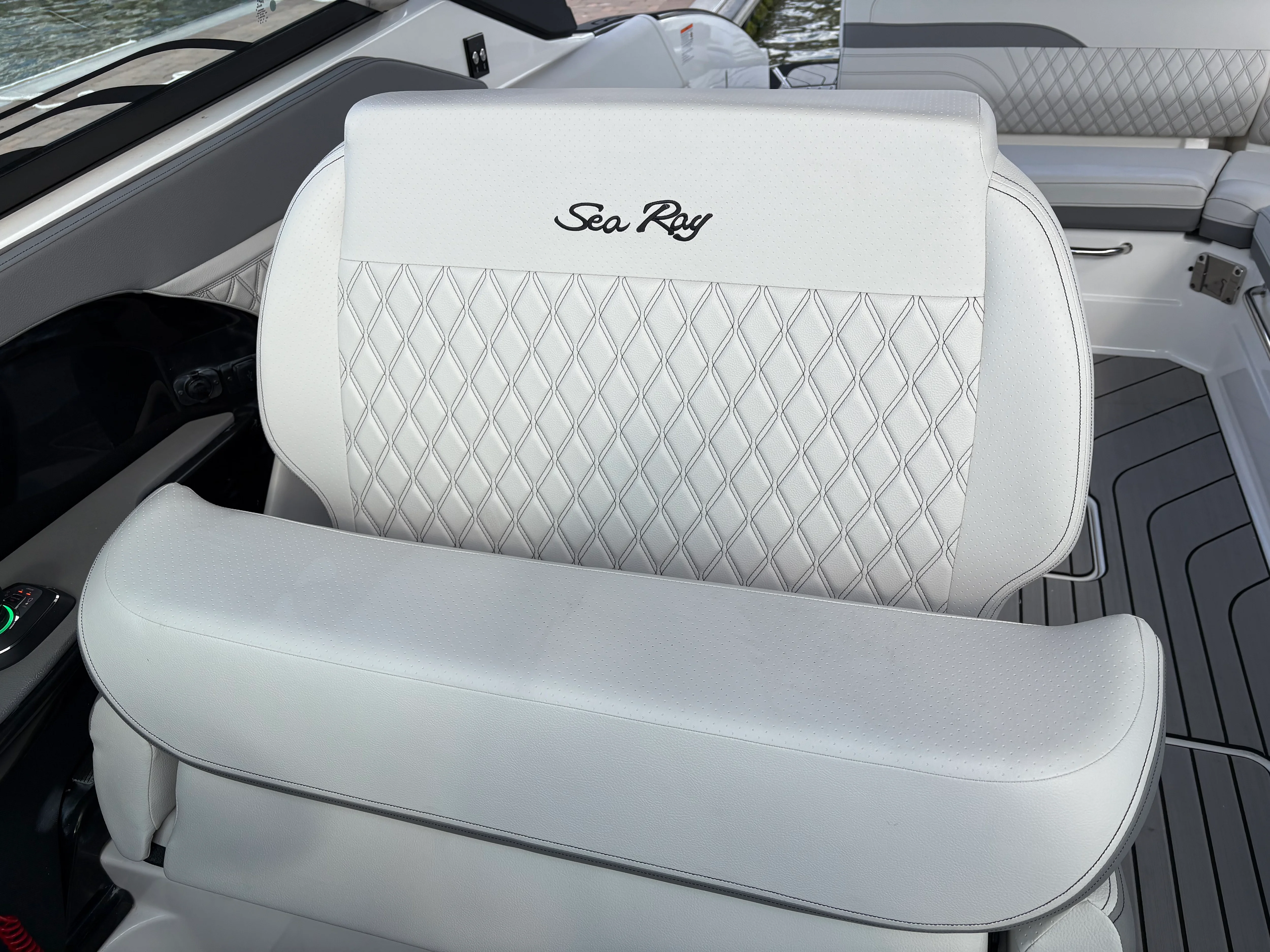 2026 Sea Ray SLX 280 Outboard Image Thumbnail #20