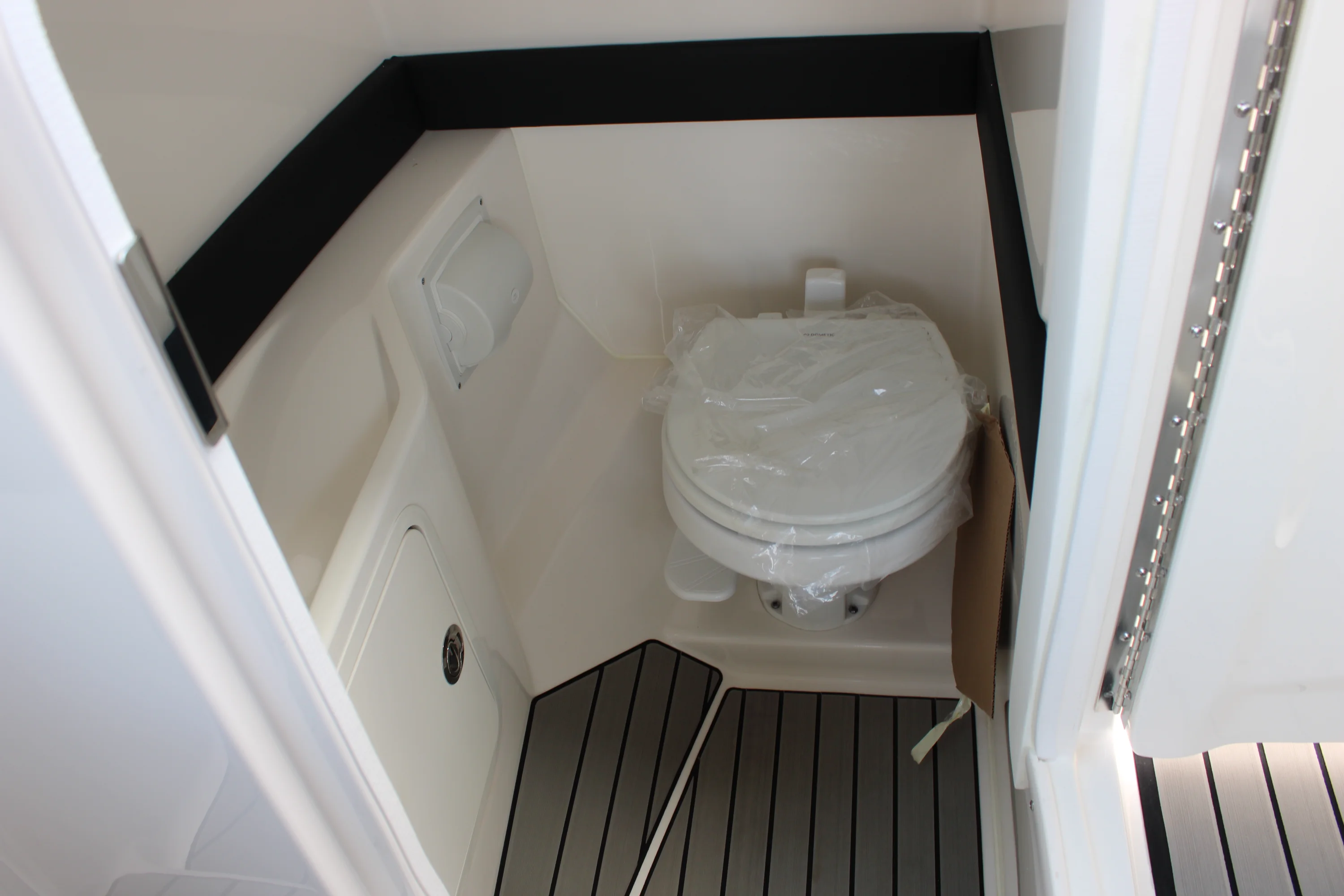 2026 Sea Ray SLX 280 Outboard Image Thumbnail #43