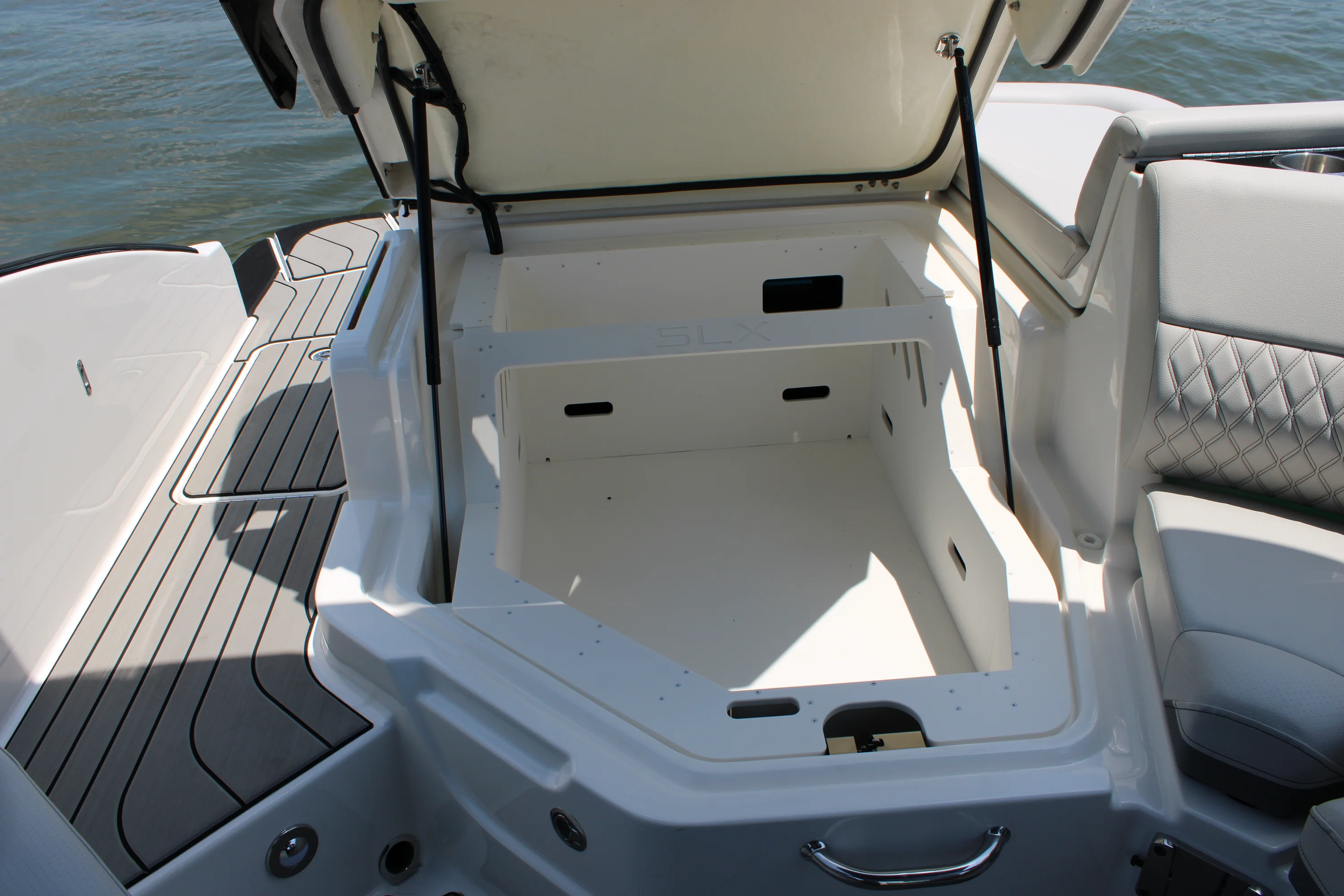 2026 Sea Ray SLX 280 Outboard Image Thumbnail #65