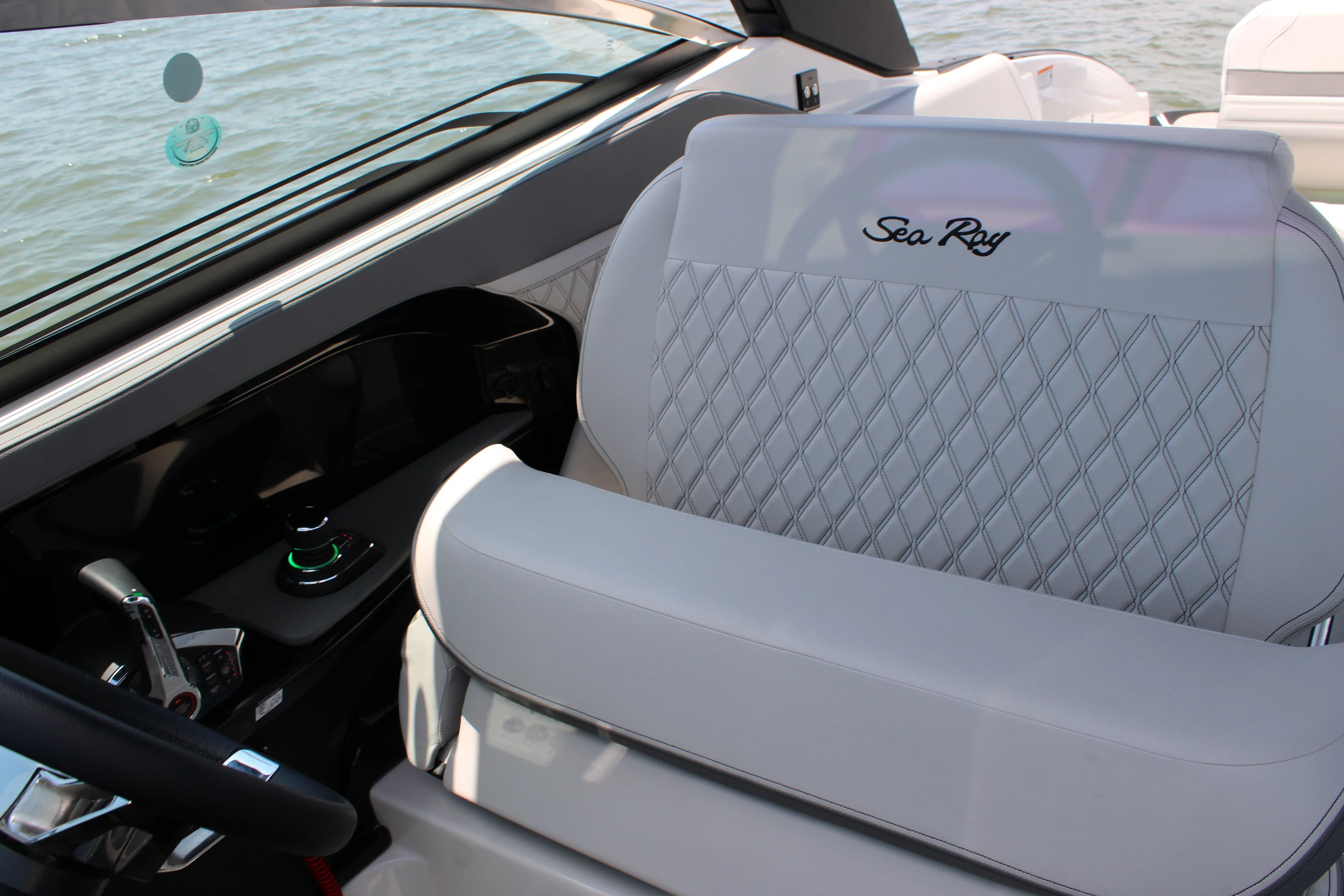 2026 Sea Ray SLX 280 Outboard Image Thumbnail #38