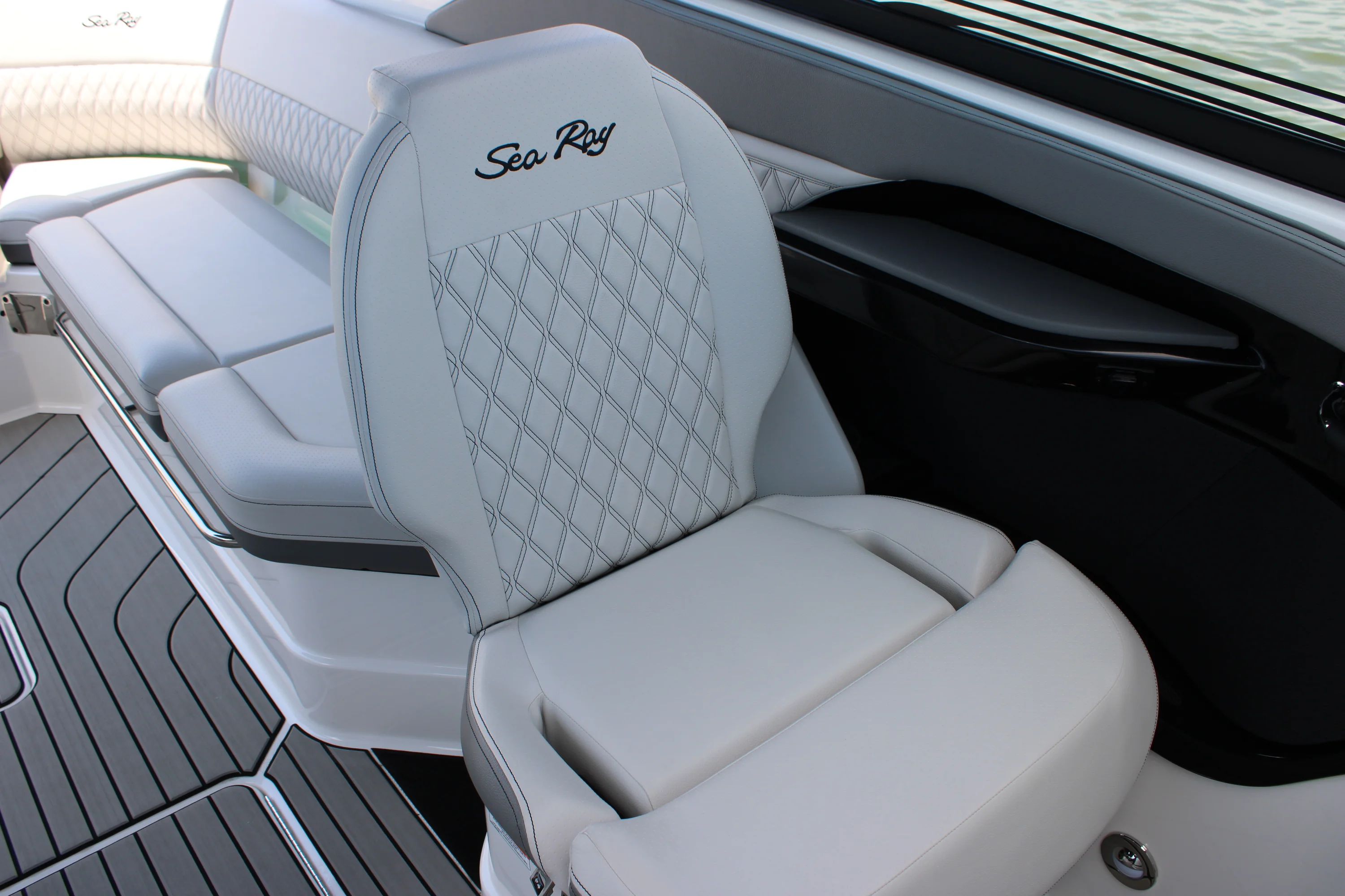 2026 Sea Ray SLX 280 Outboard Image Thumbnail #36