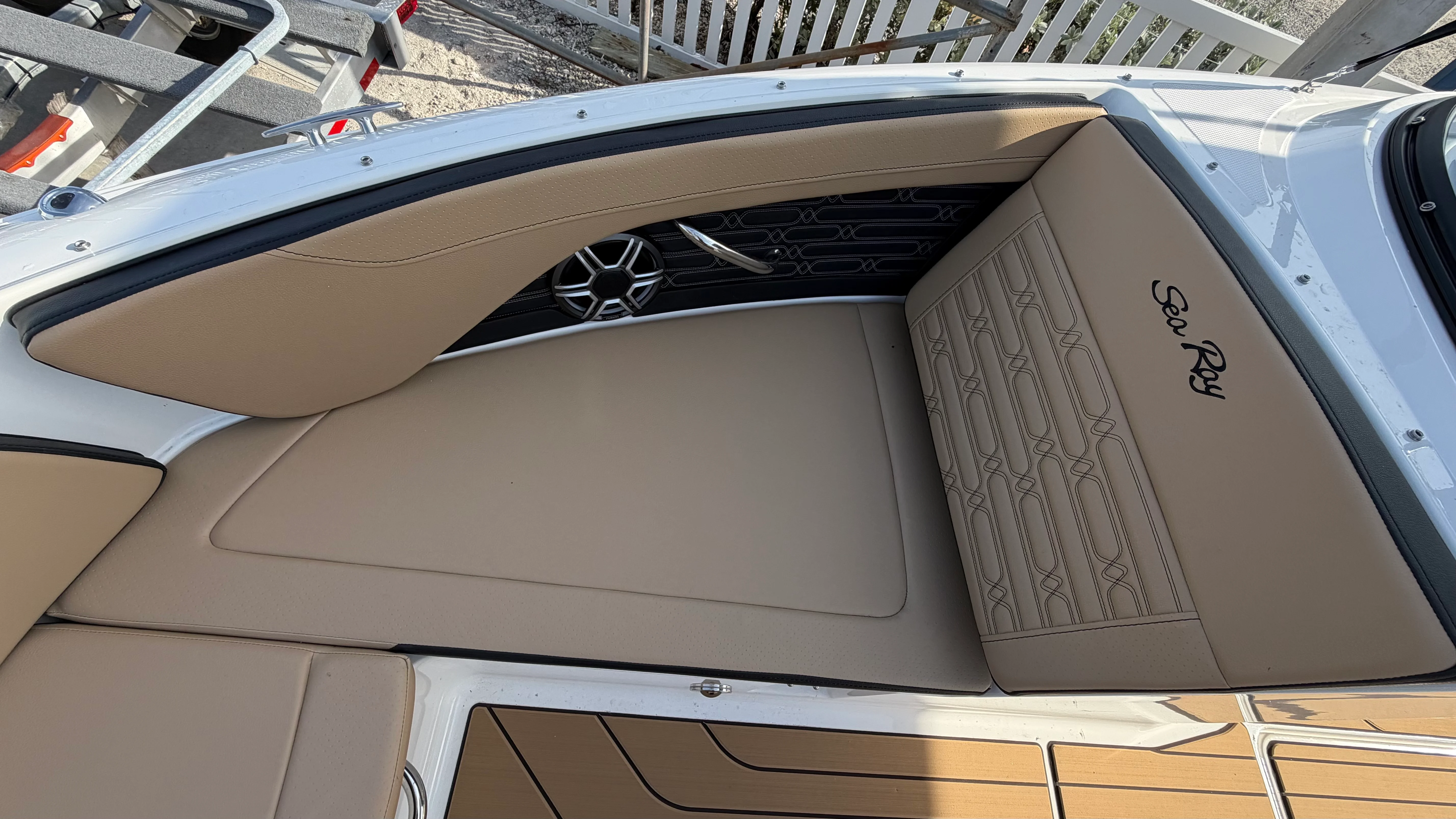 2026 Sea Ray SPX 210 Outboard Image Thumbnail #18