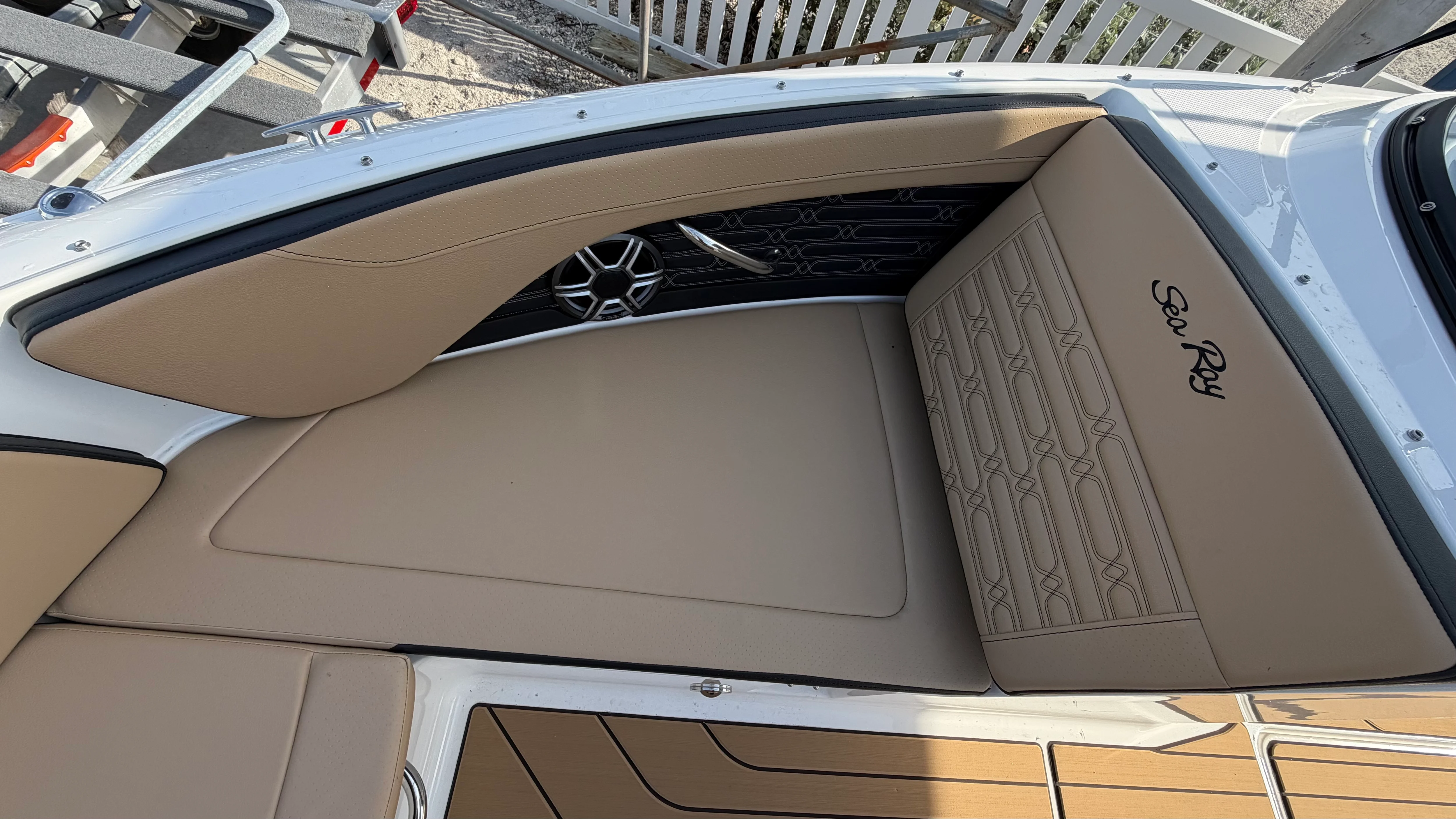 2026 Sea Ray SPX 210 Outboard Image Thumbnail #18