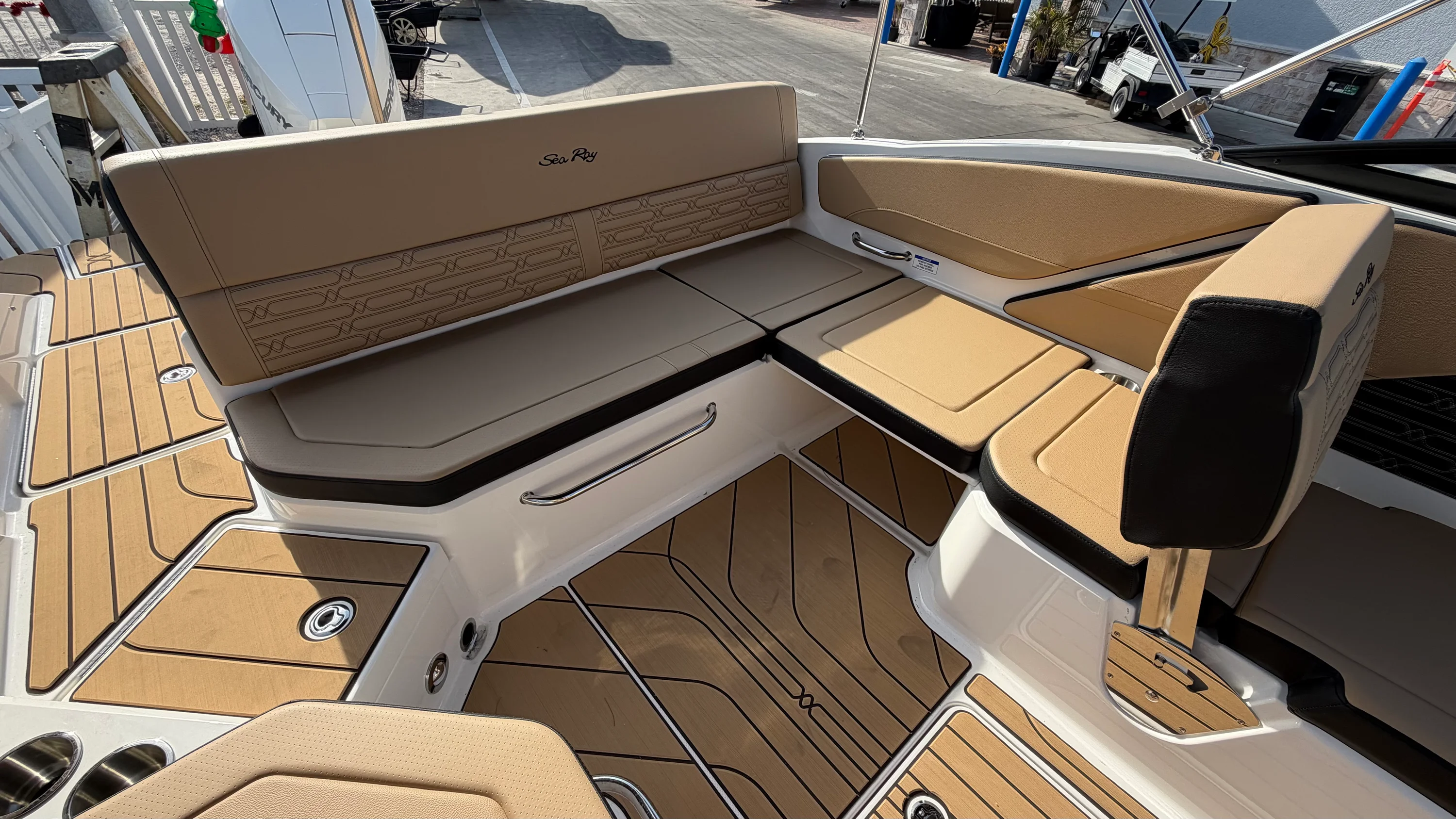 2026 Sea Ray SPX 210 Outboard Image Thumbnail #6