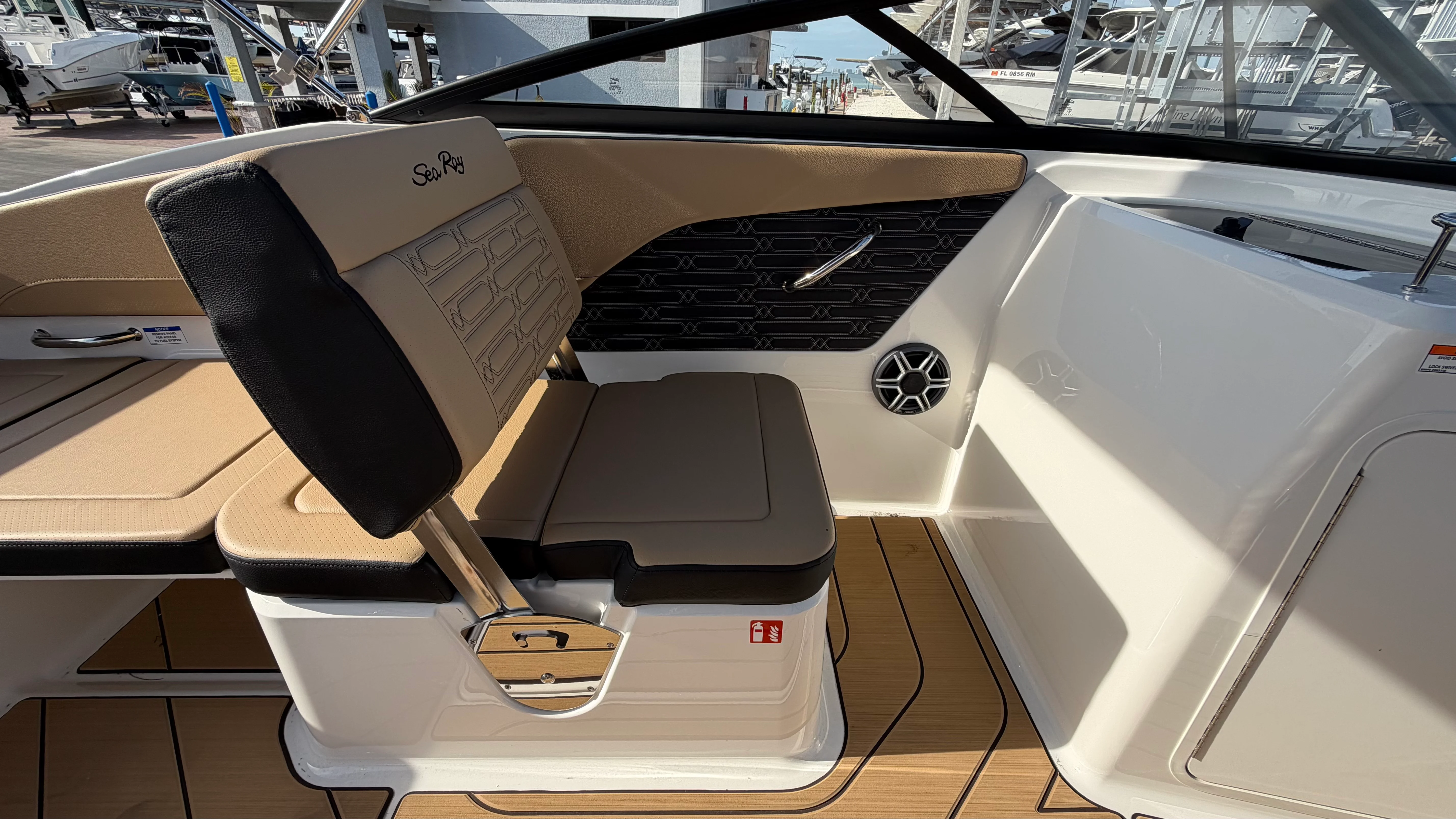 2026 Sea Ray SPX 210 Outboard Image Thumbnail #14