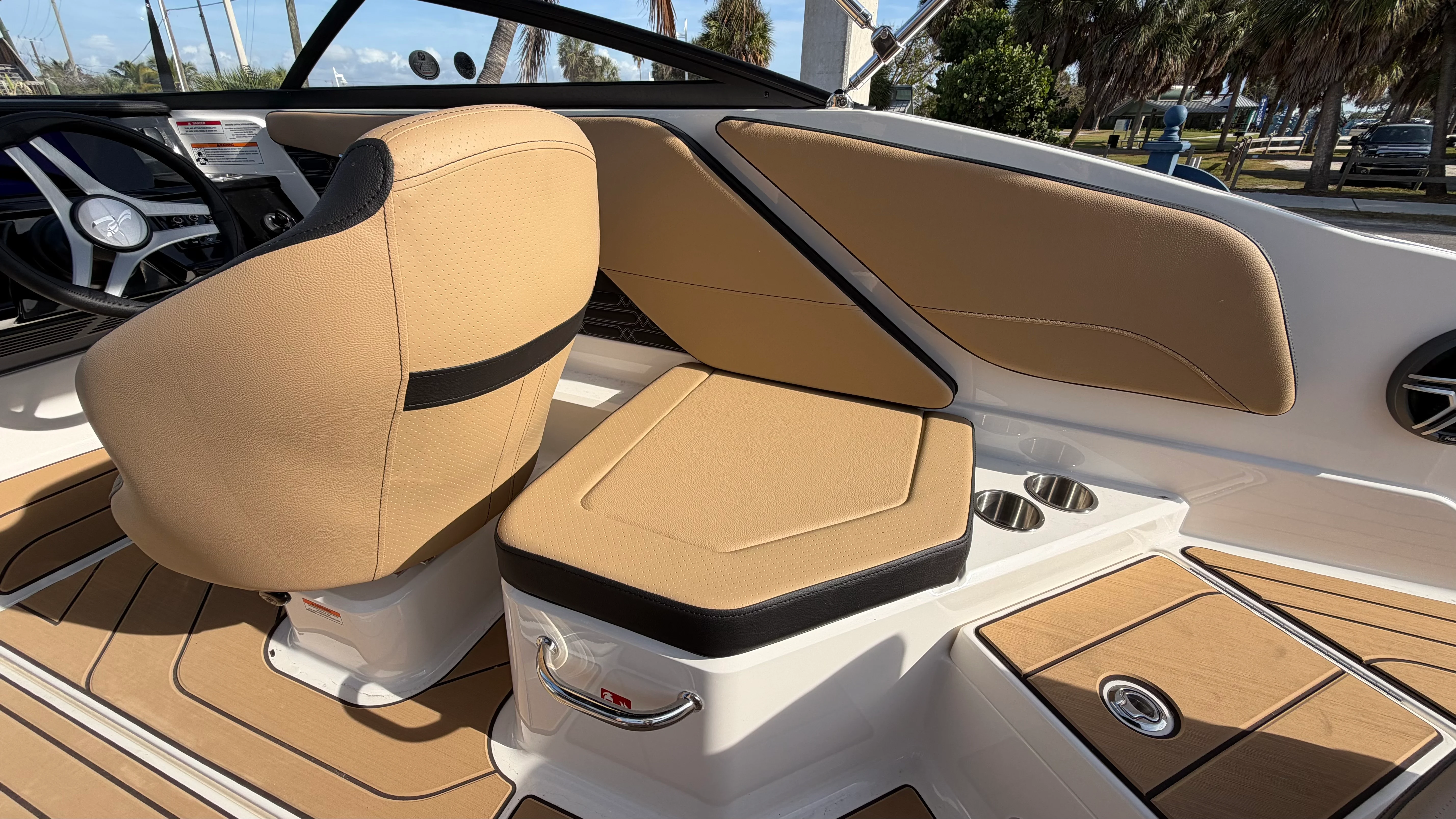 2026 Sea Ray SPX 210 Outboard Image Thumbnail #8