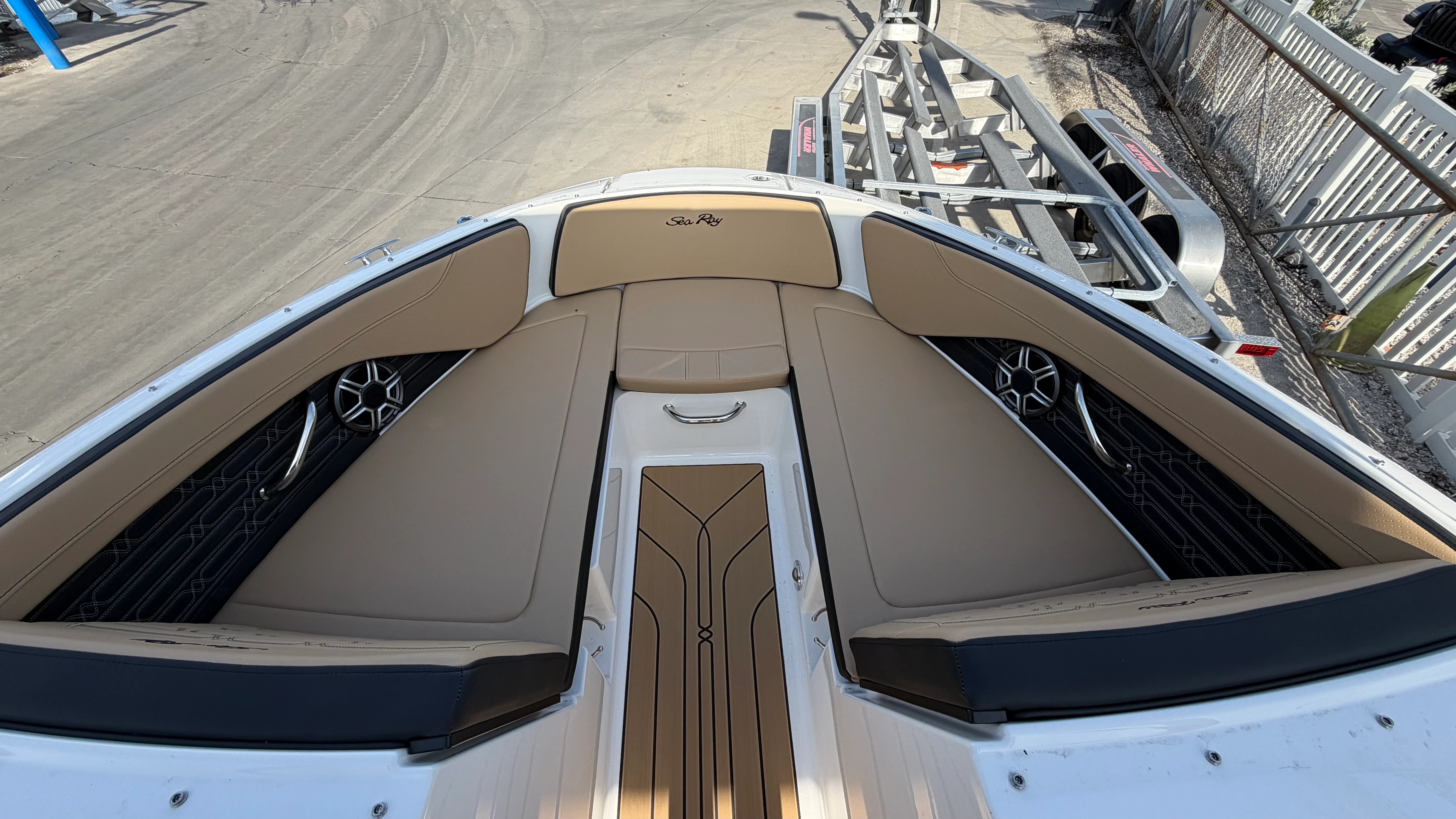 2026 Sea Ray SPX 210 Outboard Image Thumbnail #17