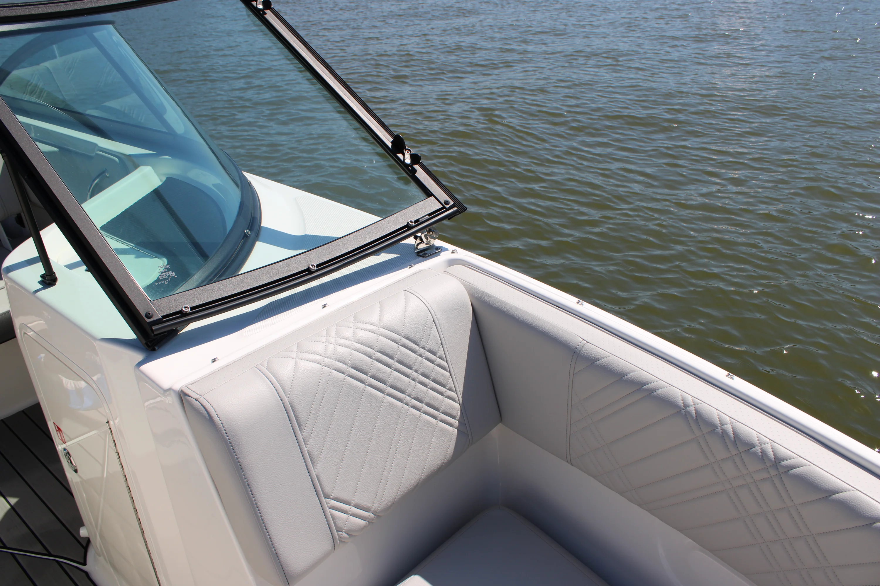 2026 Sea Ray SDX 250 Outboard Image Thumbnail #46