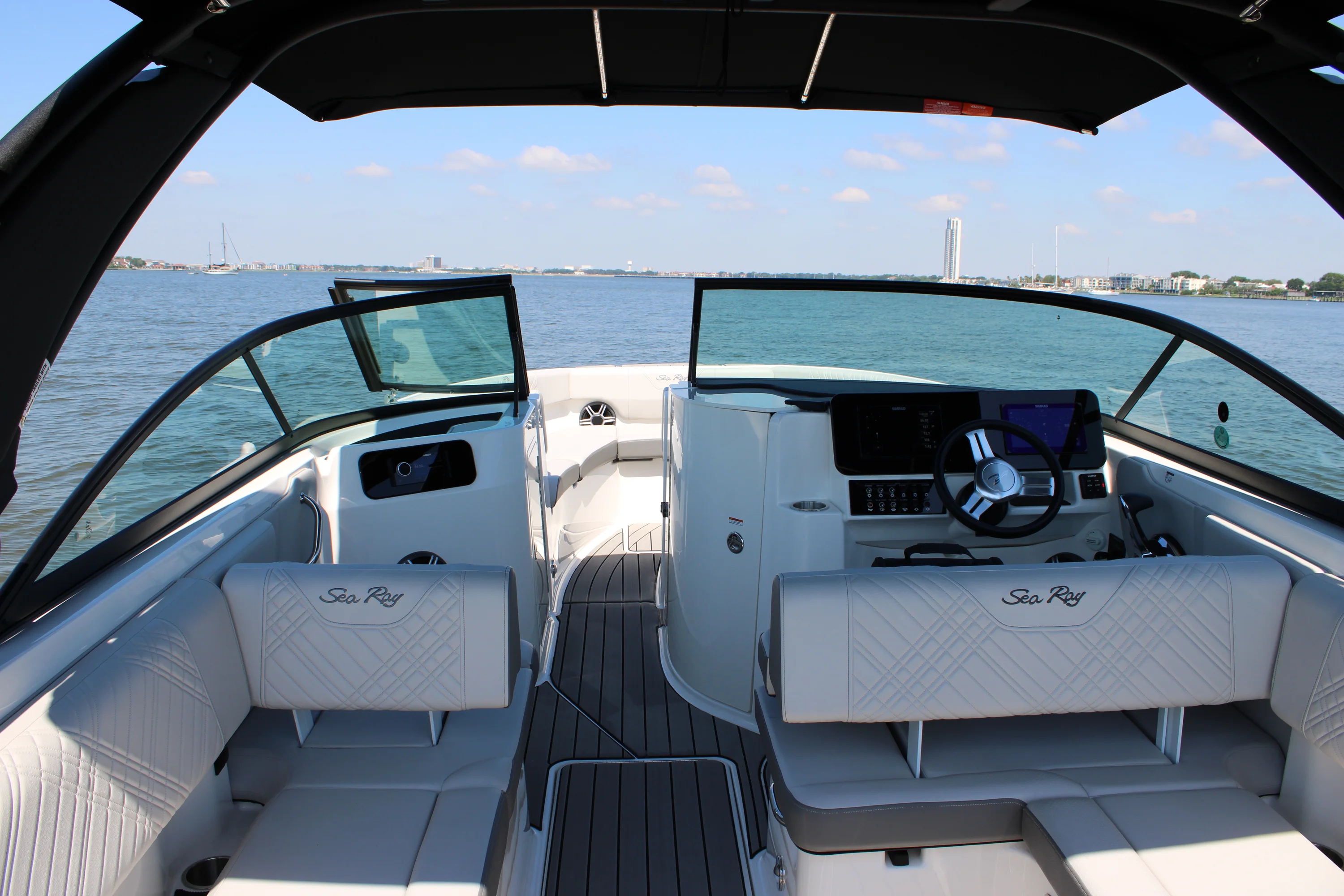 2026 Sea Ray SDX 250 Outboard Image Thumbnail #37