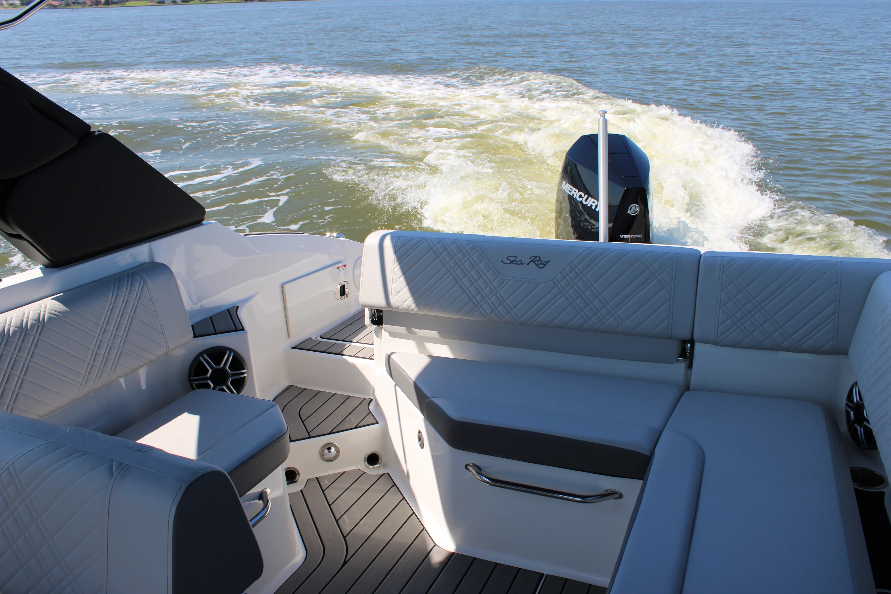 2026 Sea Ray SDX 250 Outboard Image Thumbnail #35