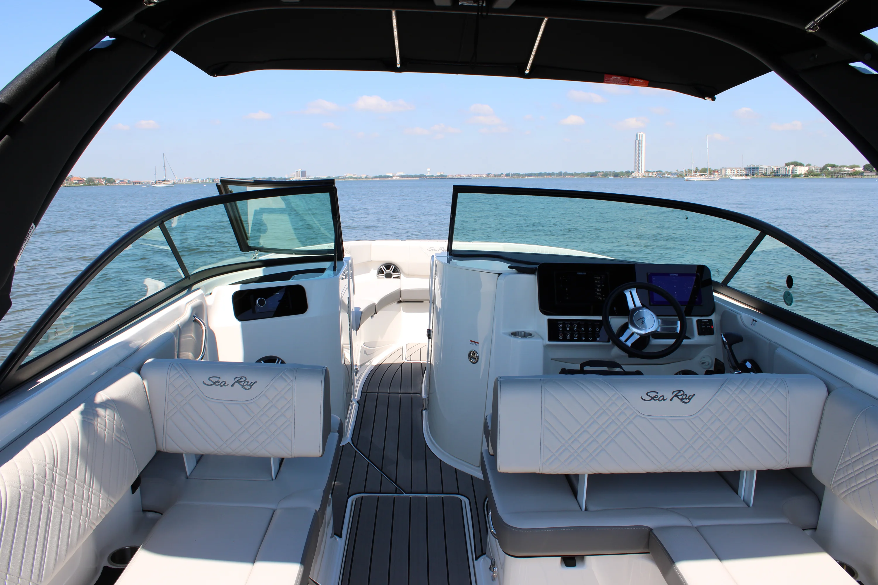 2026 Sea Ray SDX 250 Outboard Image Thumbnail #29