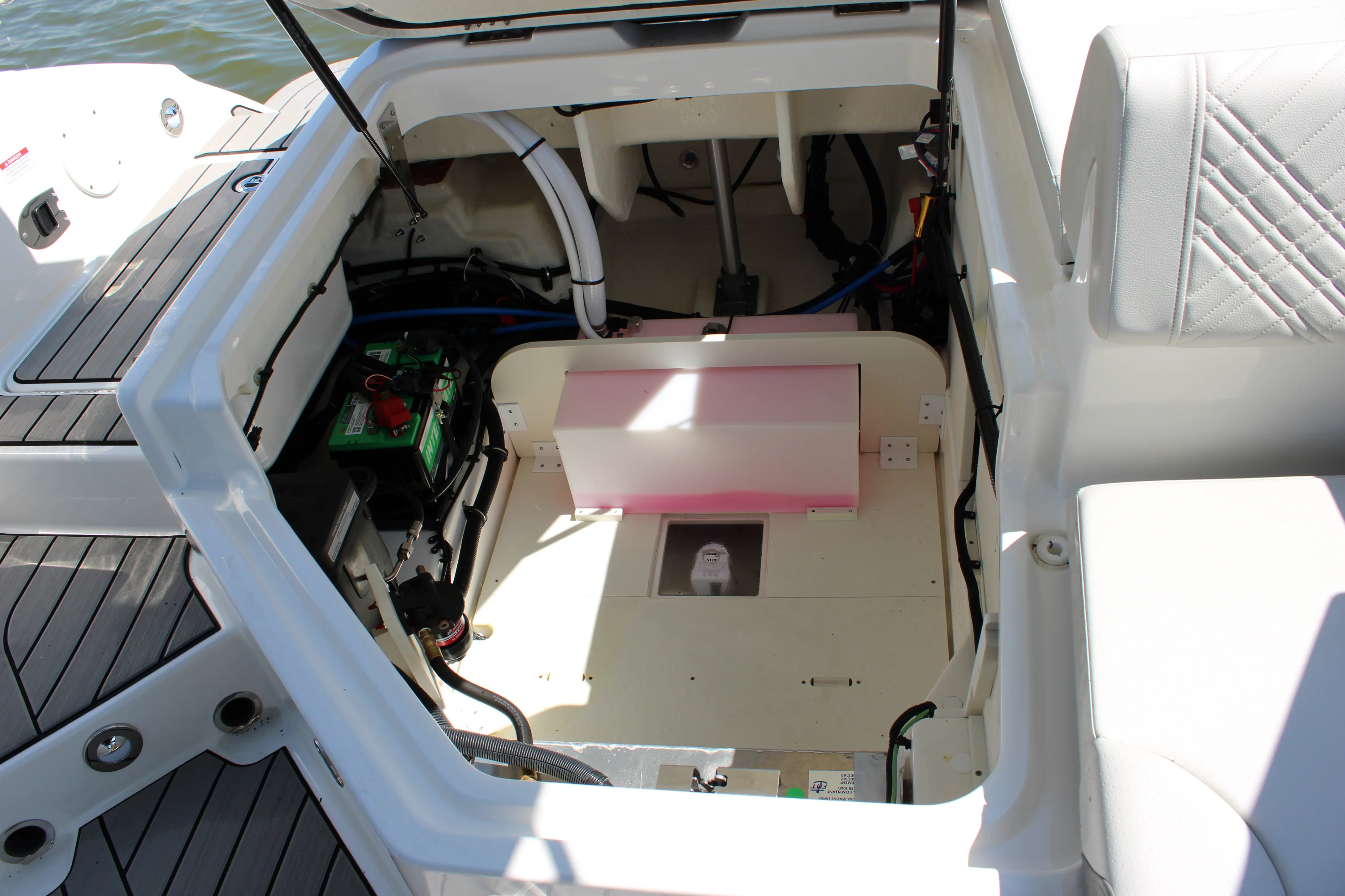 2026 Sea Ray SDX 250 Outboard Image Thumbnail #44