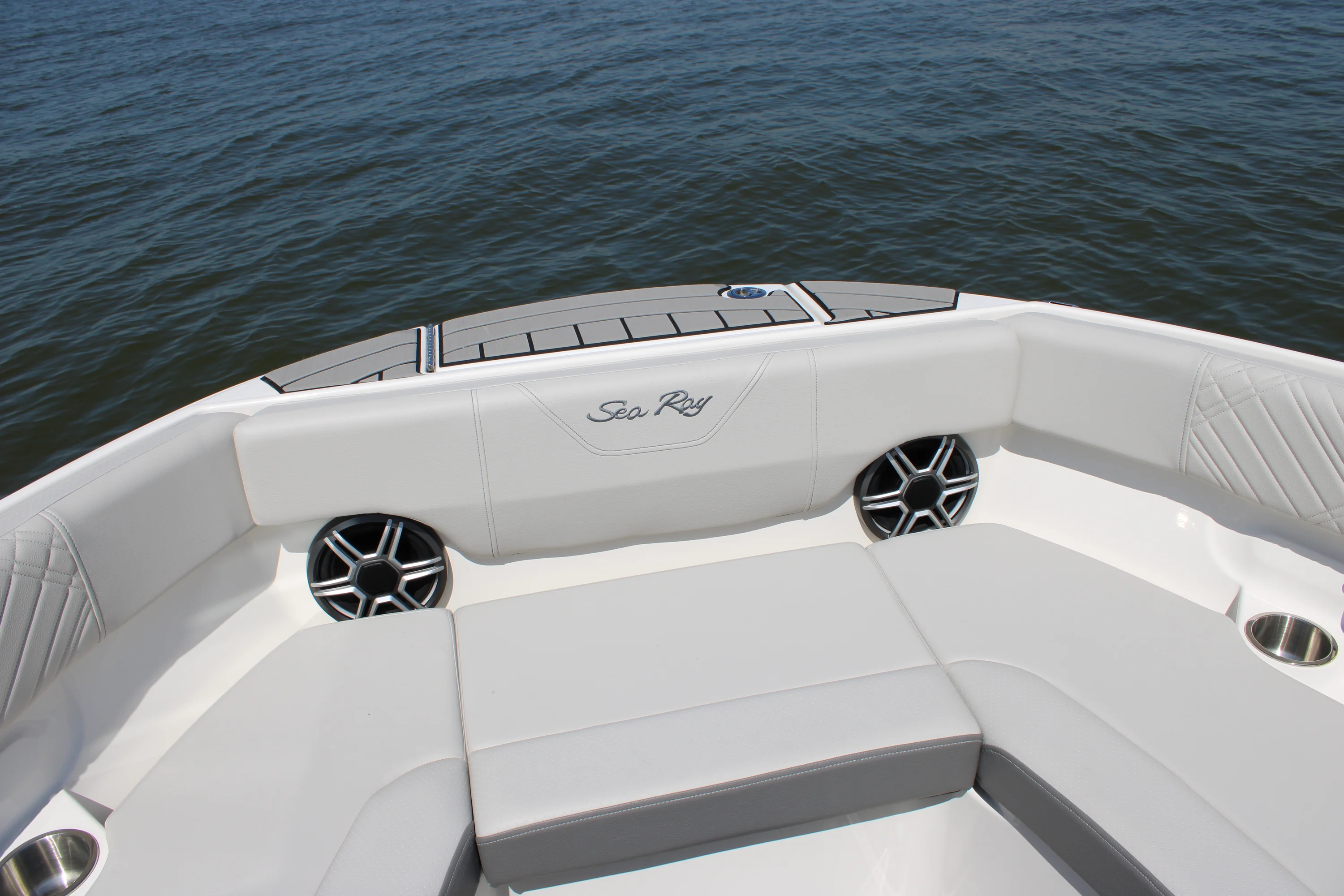 2026 Sea Ray SDX 250 Outboard Image Thumbnail #18