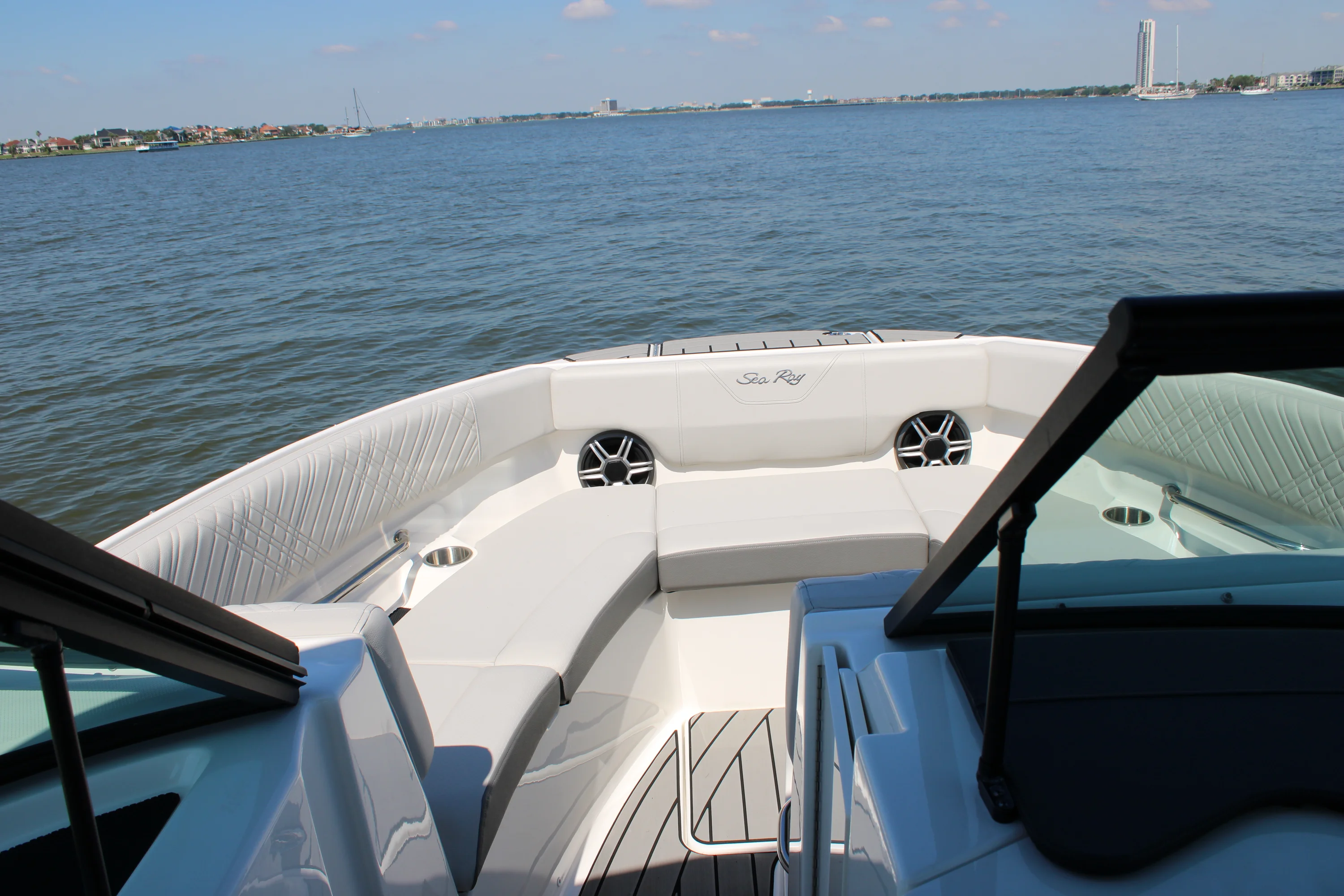 2026 Sea Ray SDX 250 Outboard Image Thumbnail #23