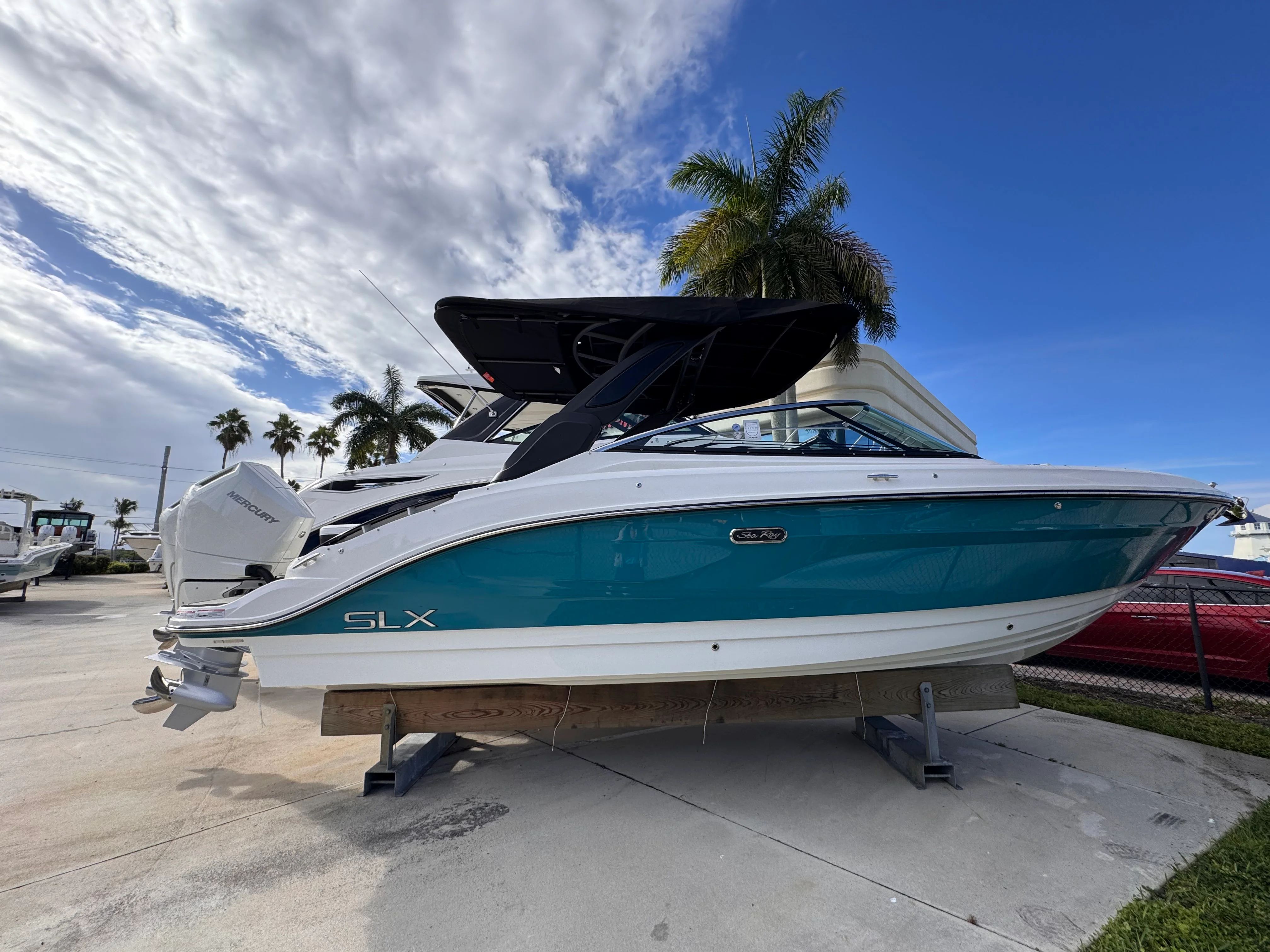 2026 Sea Ray SLX 260 Outboard Image Thumbnail #1