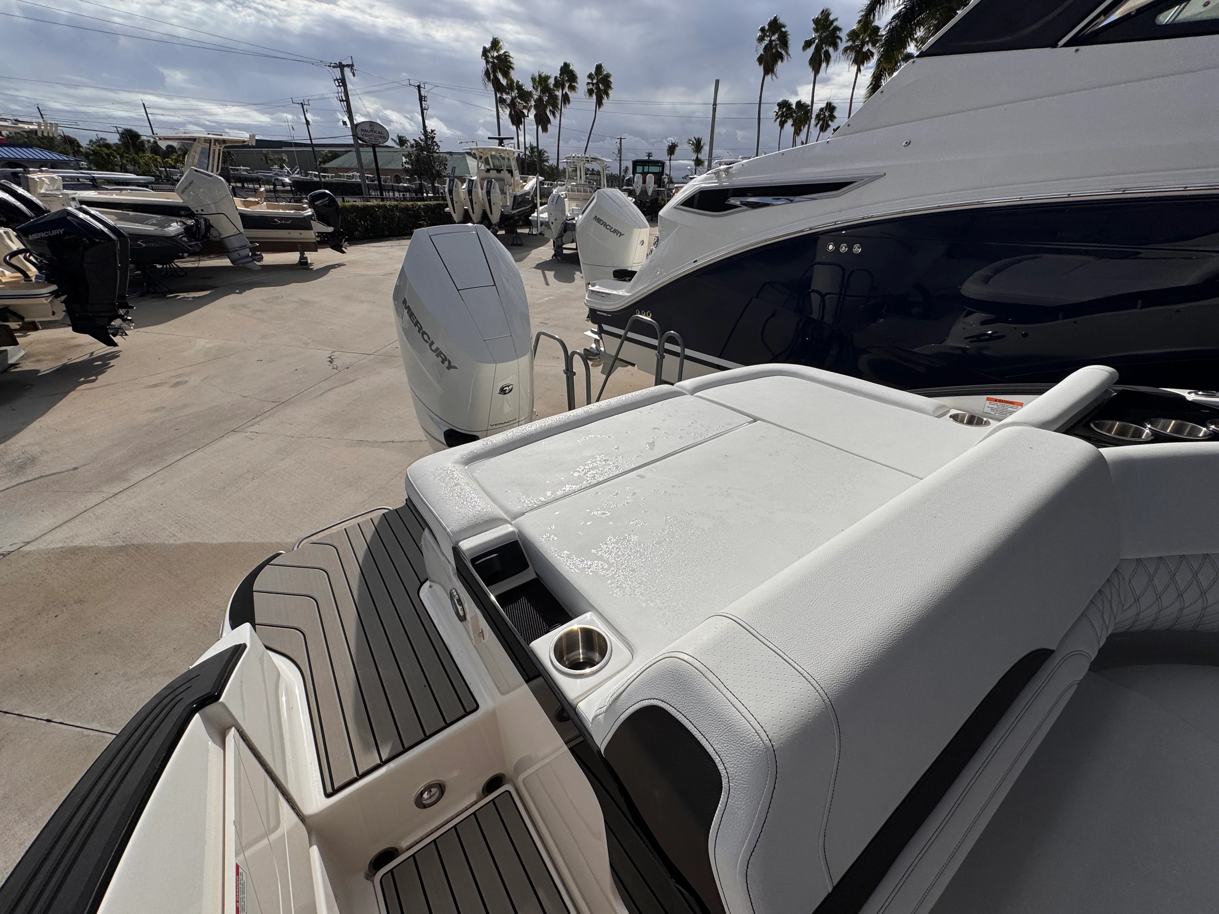 2026 Sea Ray SLX 260 Outboard Image Thumbnail #7