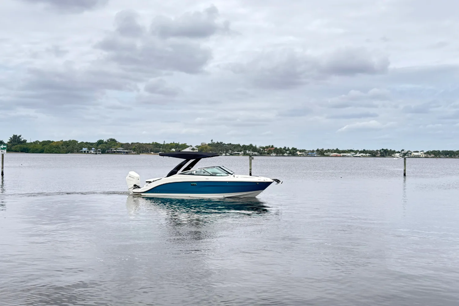 2026 Sea Ray SLX 260 Outboard Image Thumbnail #3