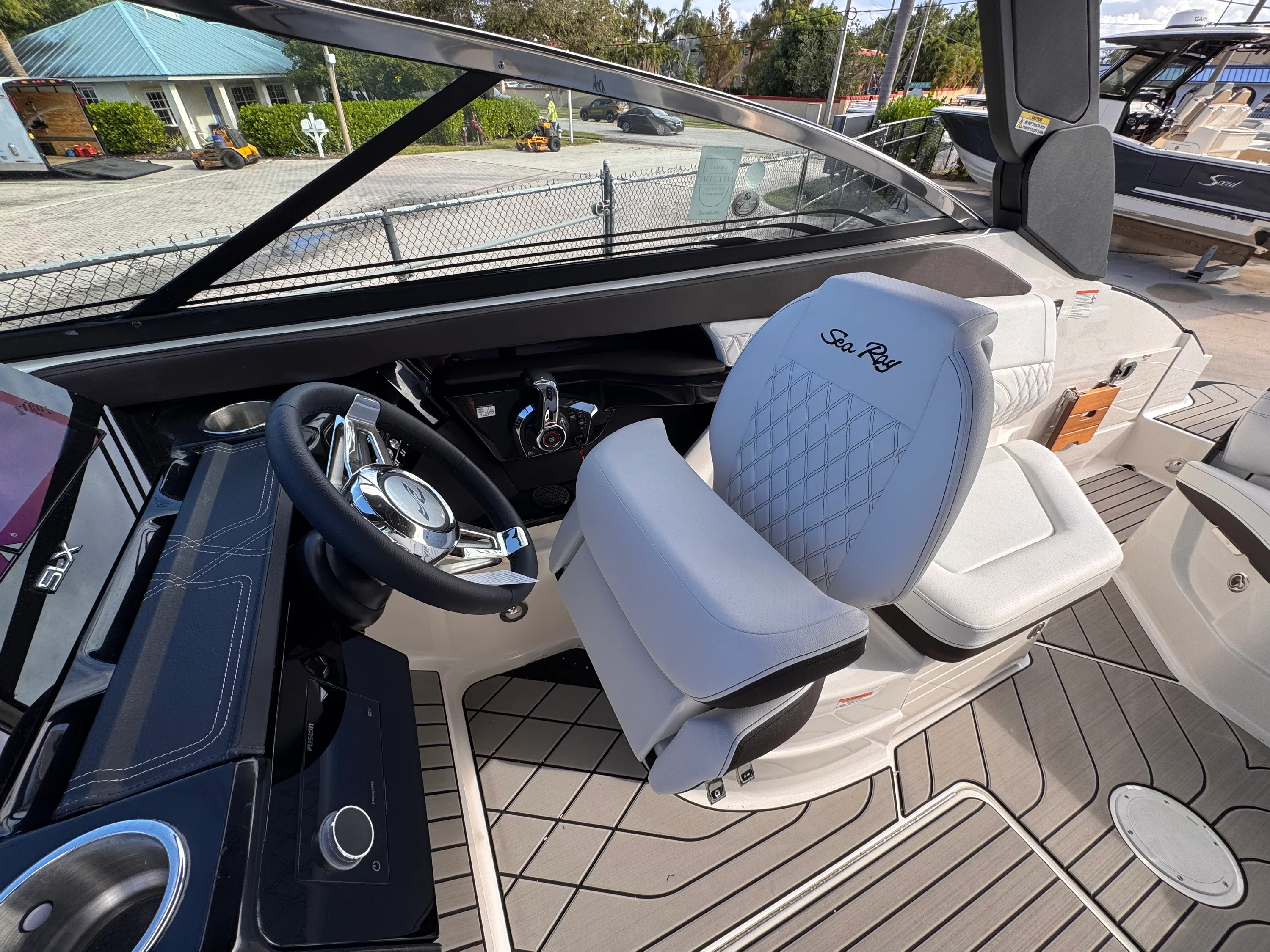 2026 Sea Ray SLX 260 Outboard Image Thumbnail #18