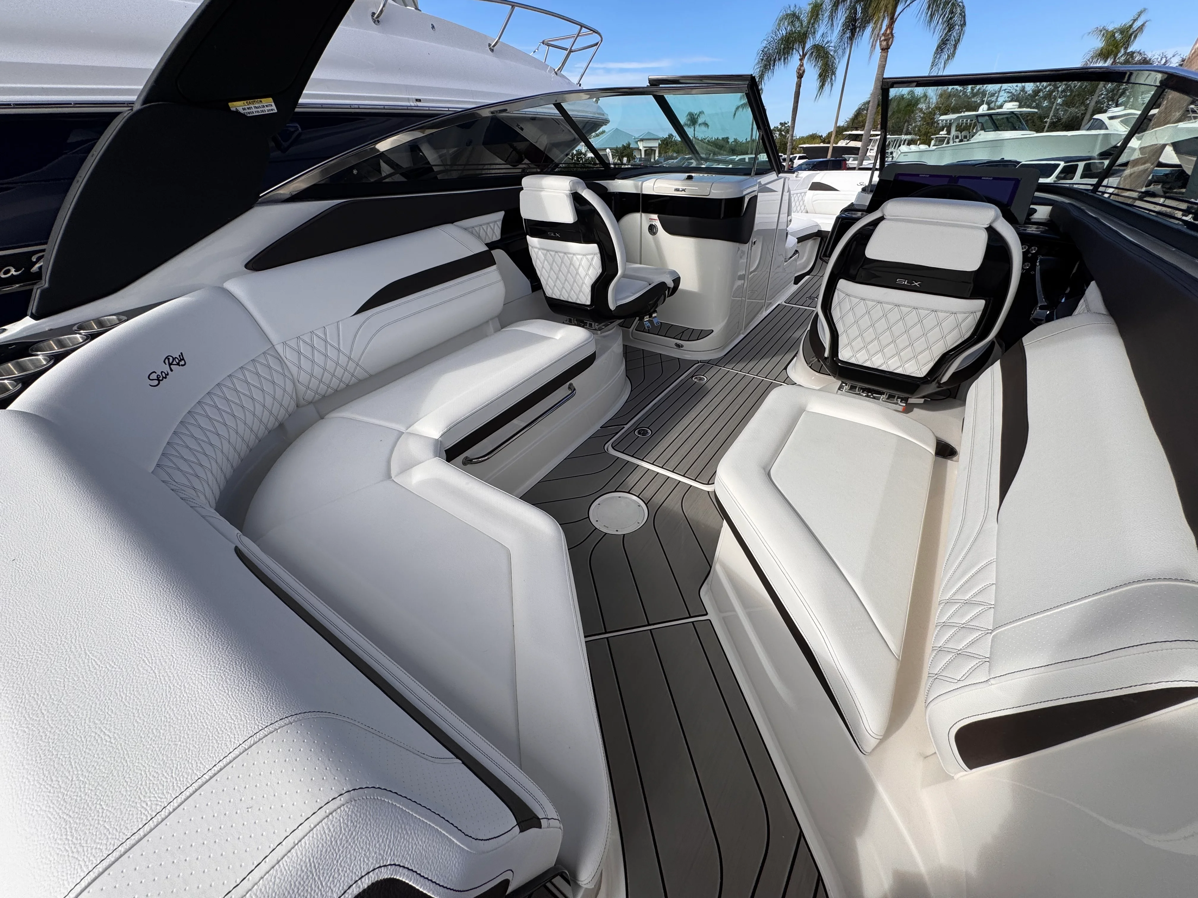 2026 Sea Ray SLX 260 Outboard Image Thumbnail #14