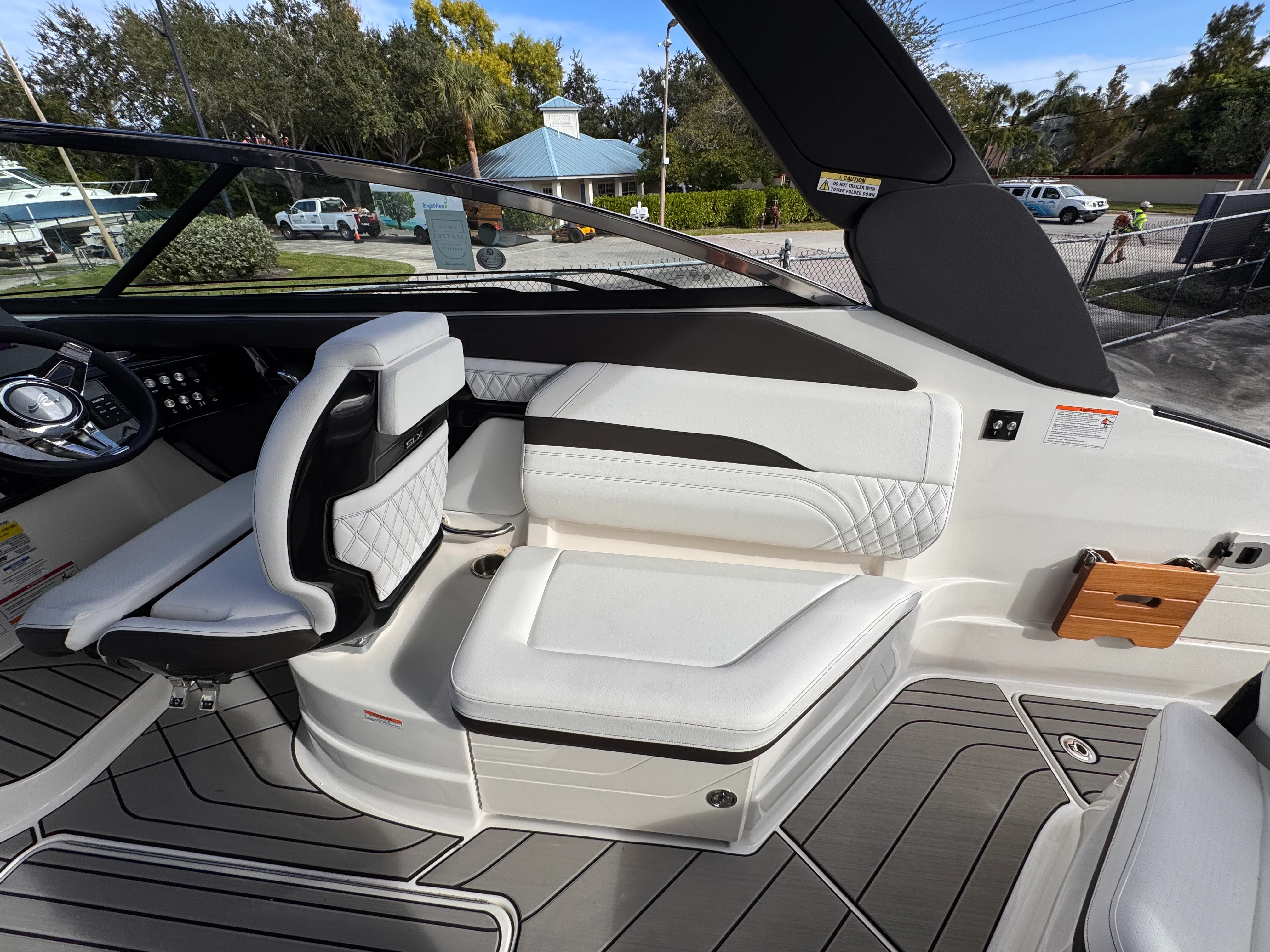 2026 Sea Ray SLX 260 Outboard Image Thumbnail #13