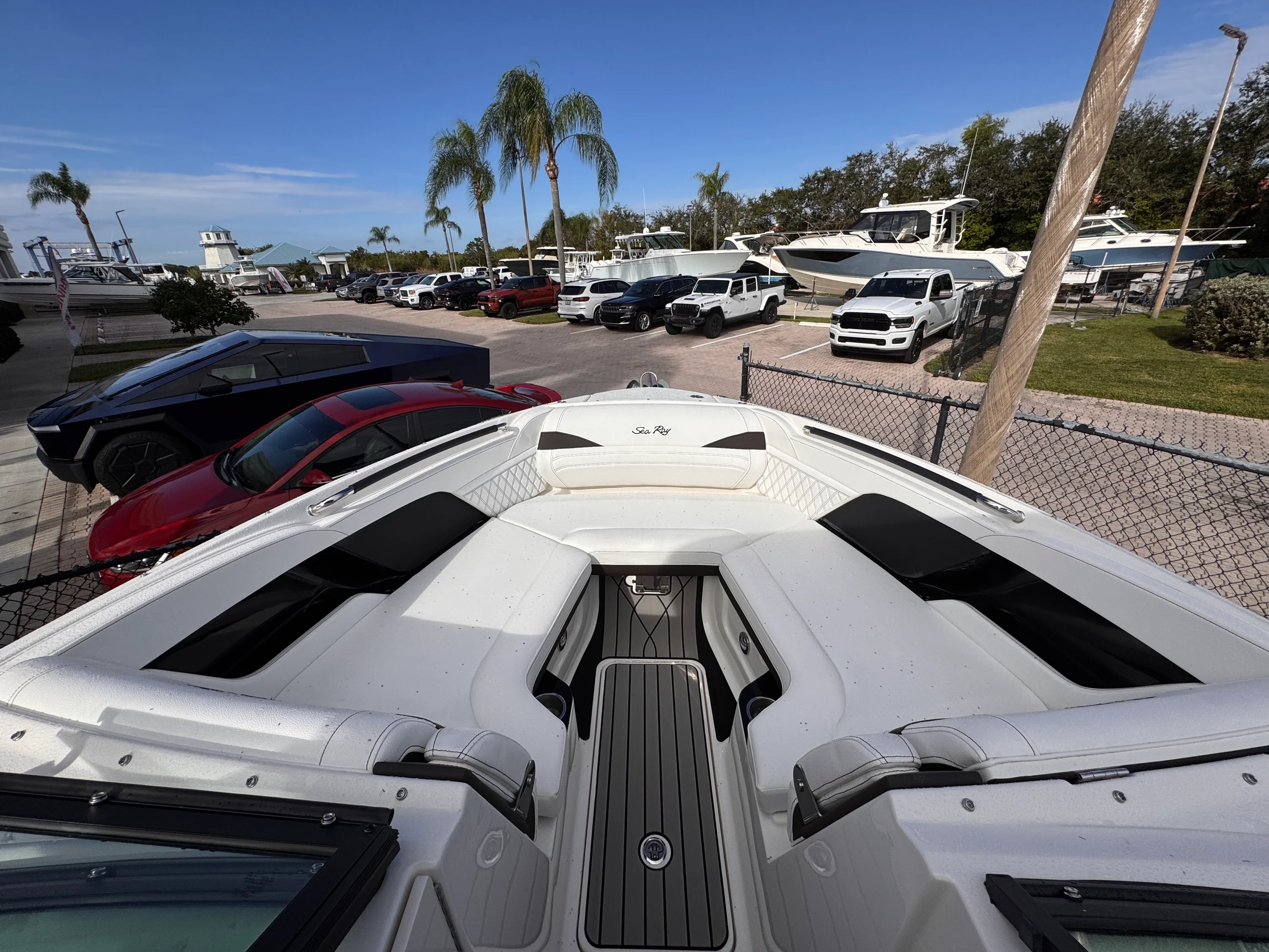 2026 Sea Ray SLX 260 Outboard Image Thumbnail #31