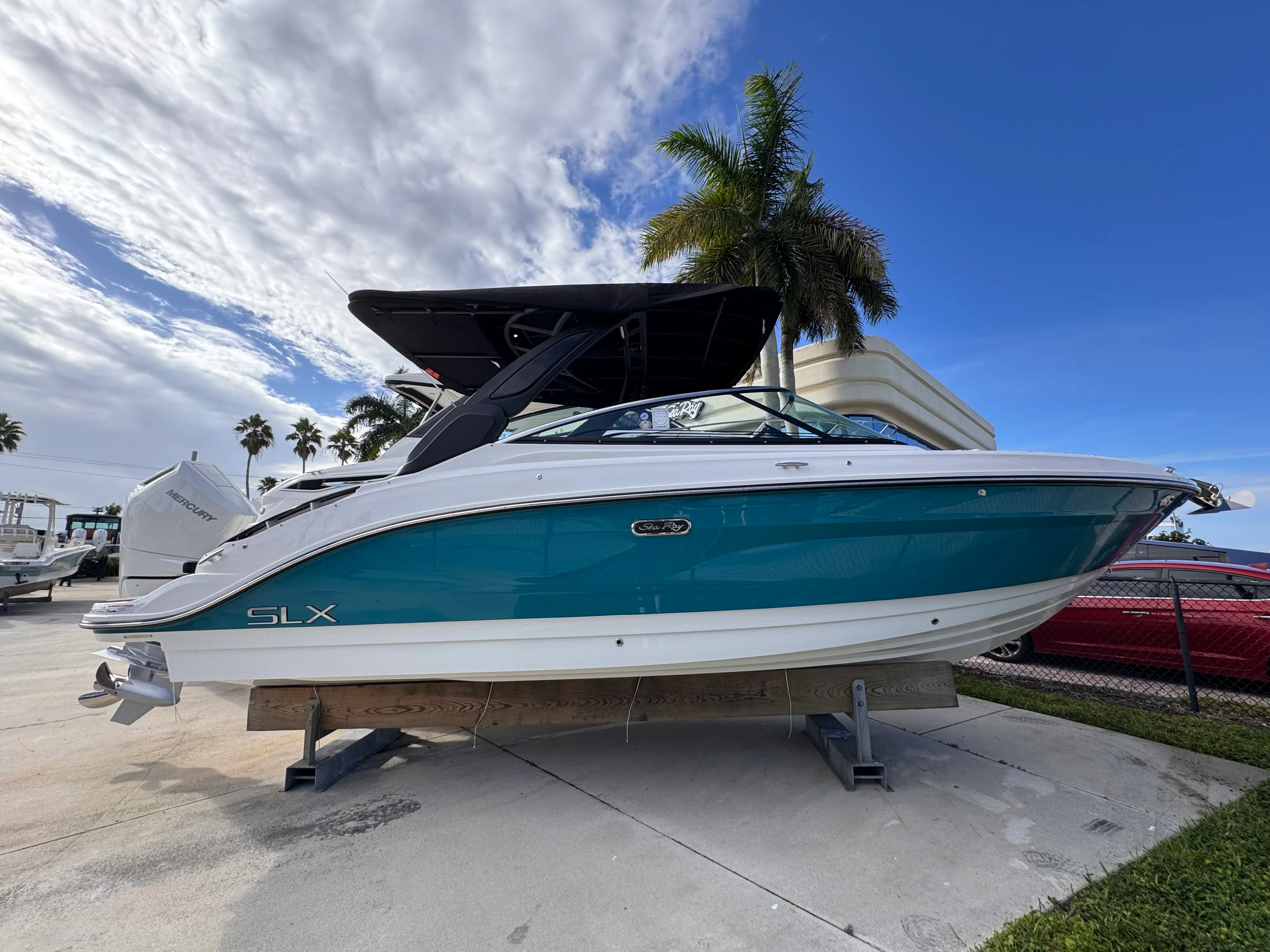 2026 Sea Ray SLX 260 Outboard Image Thumbnail #4
