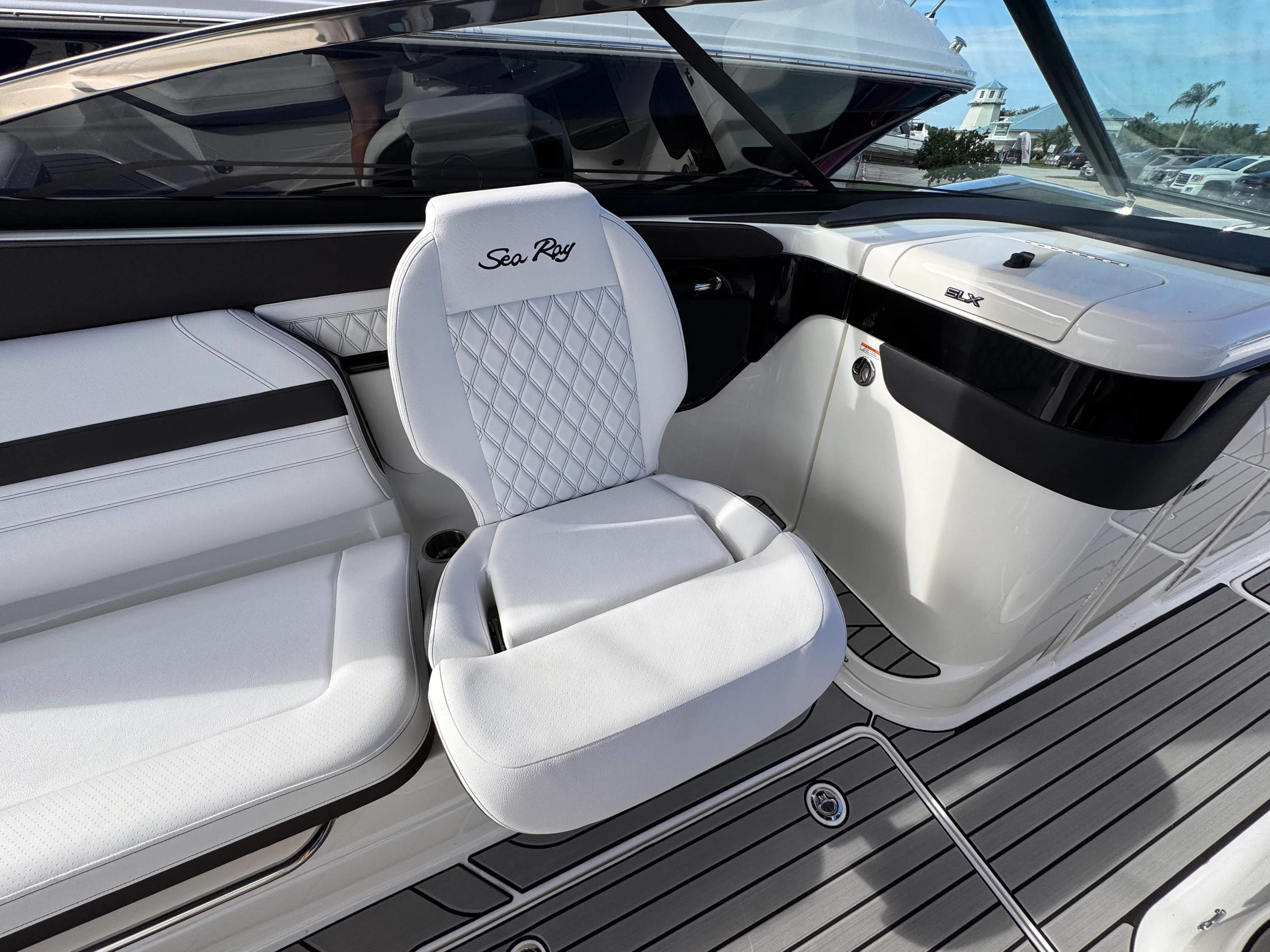 2026 Sea Ray SLX 260 Outboard Image Thumbnail #26